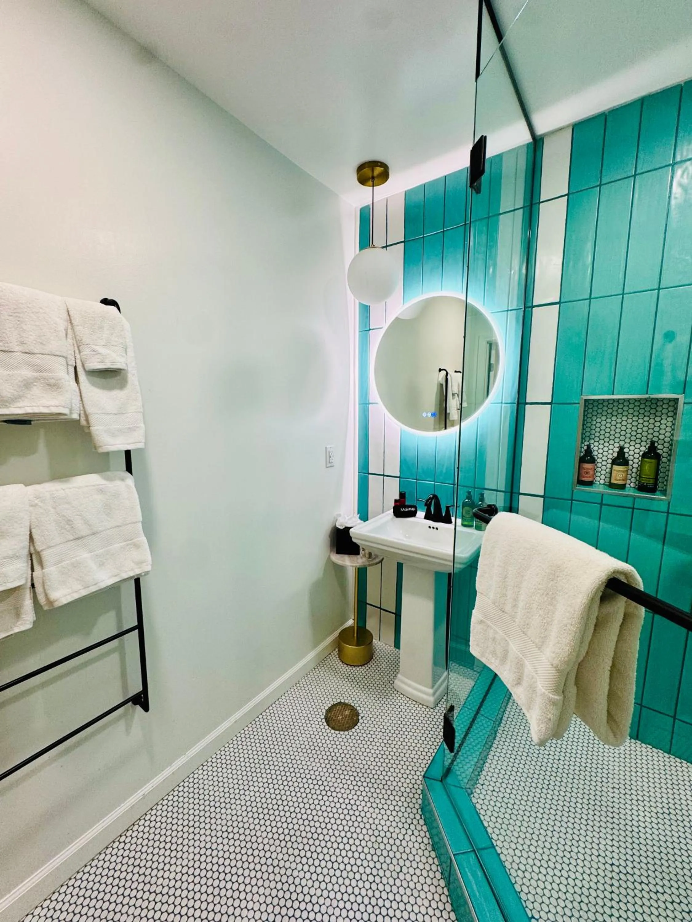 Bathroom, Bed in Dive Palm Springs