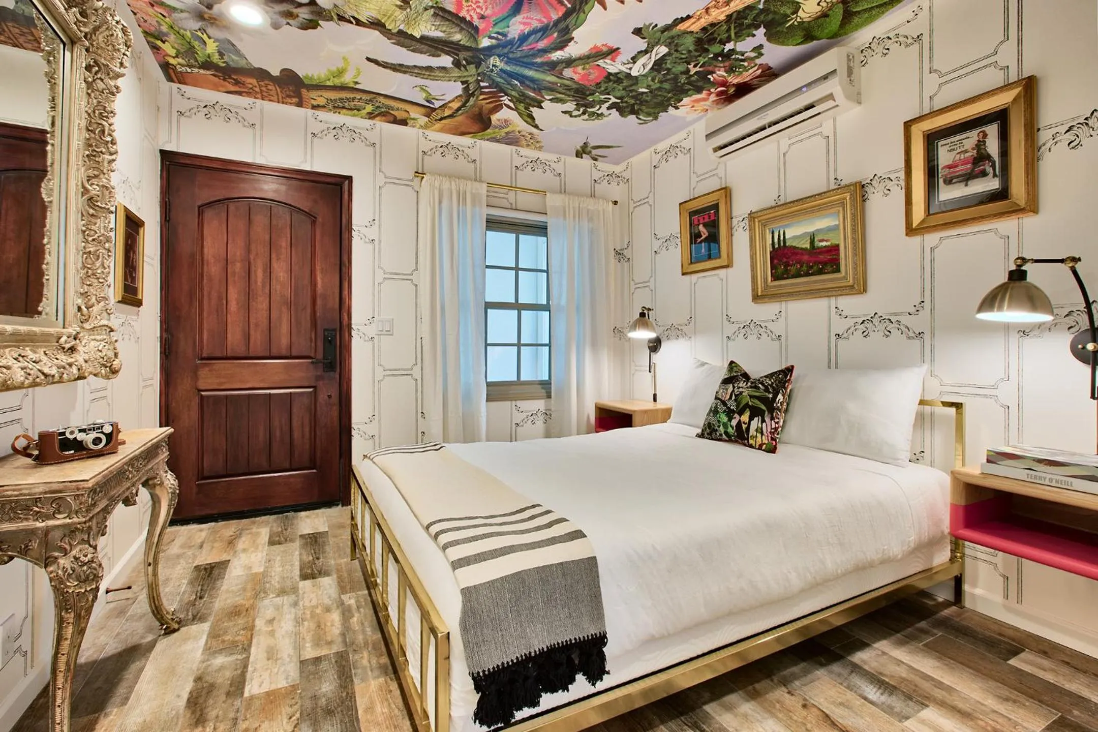 Bed in Dive Palm Springs