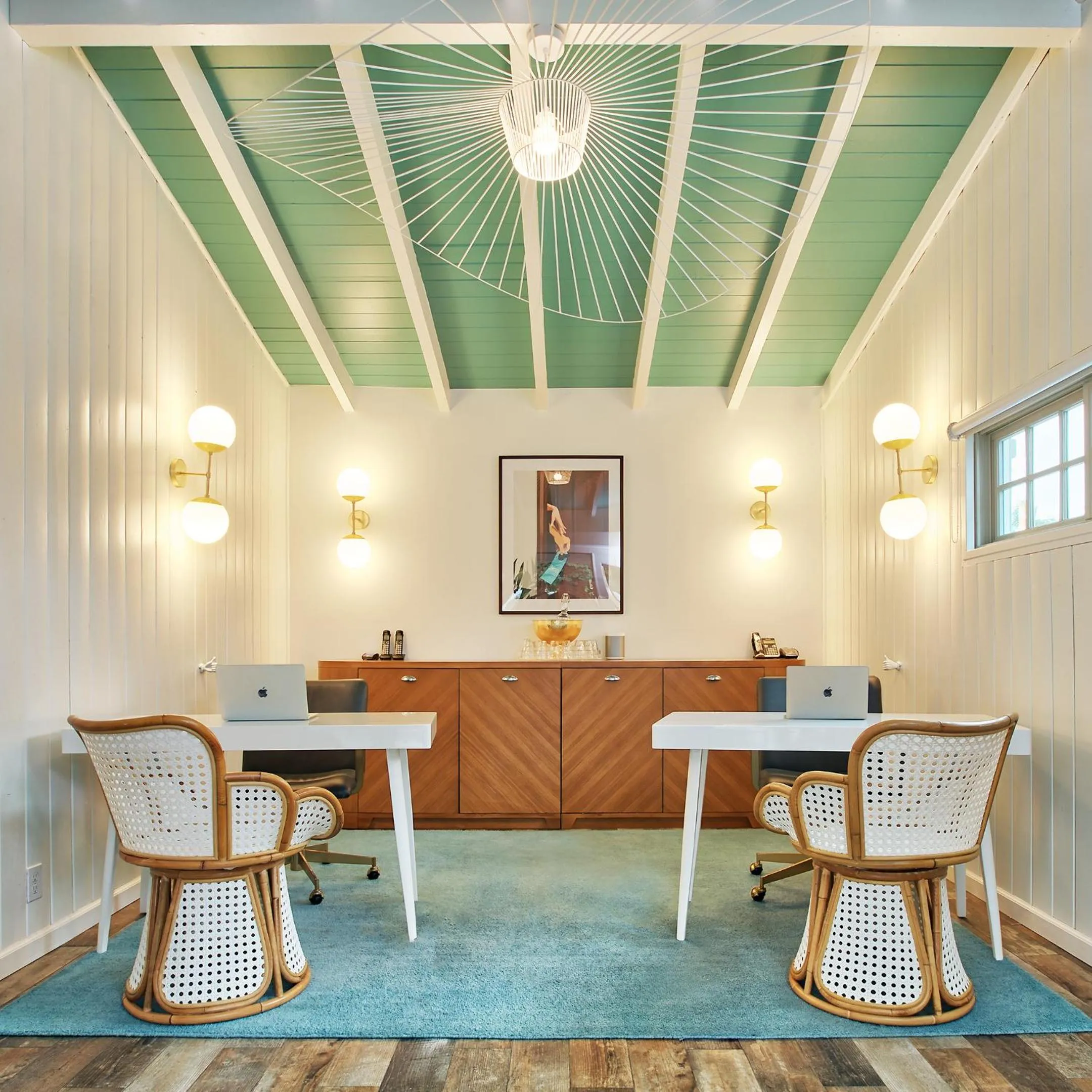 Business facilities in Dive Palm Springs