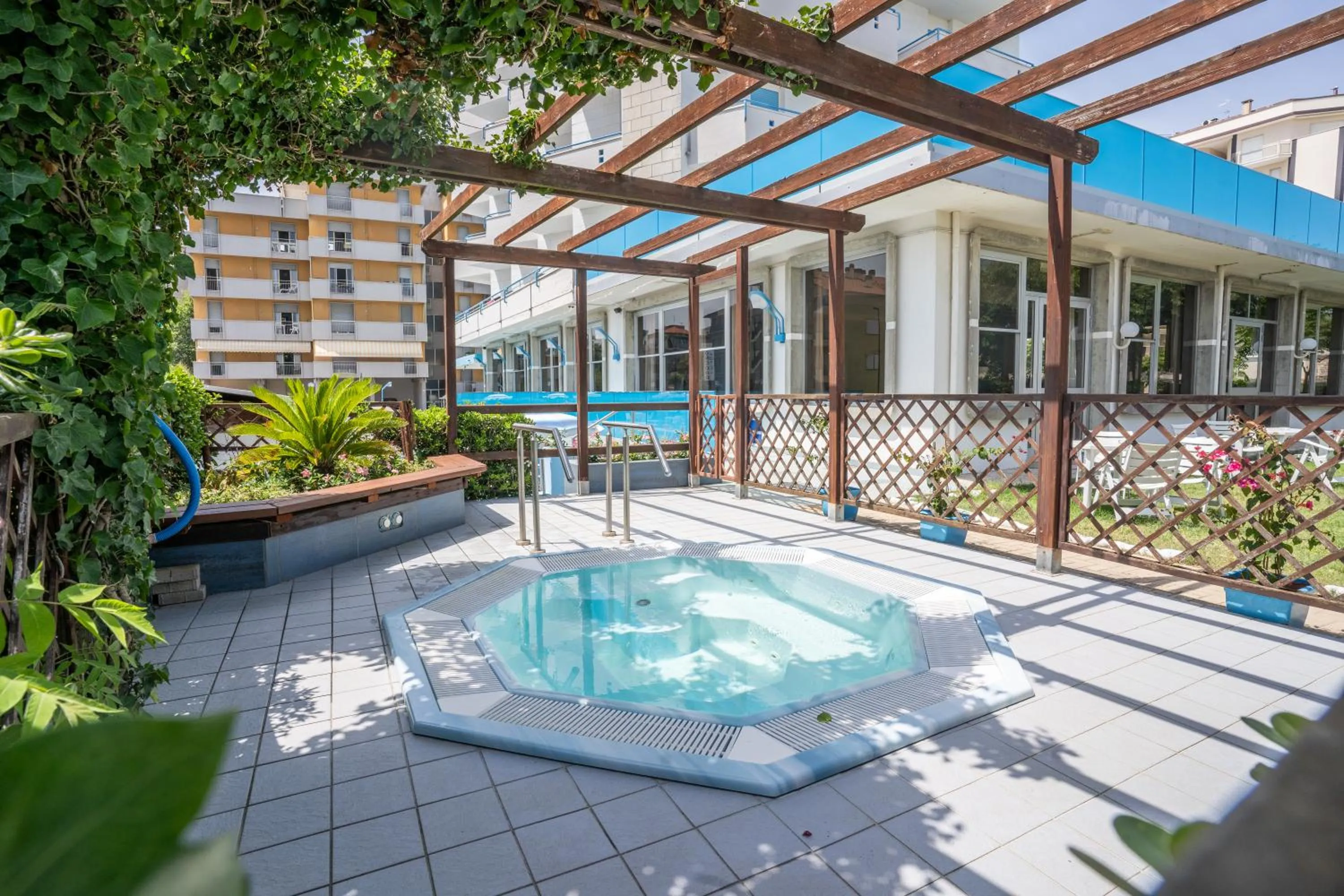 Hot Tub in Hotel Concord