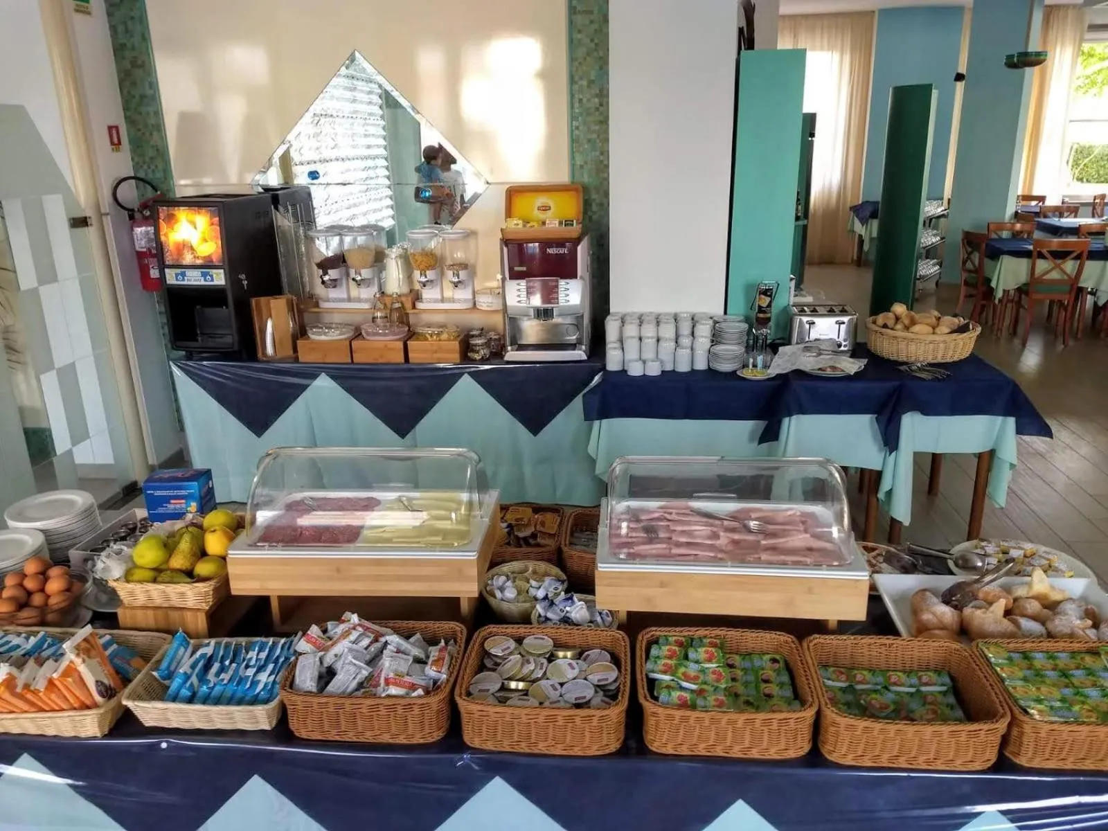 Restaurant/places to eat in Hotel Concord