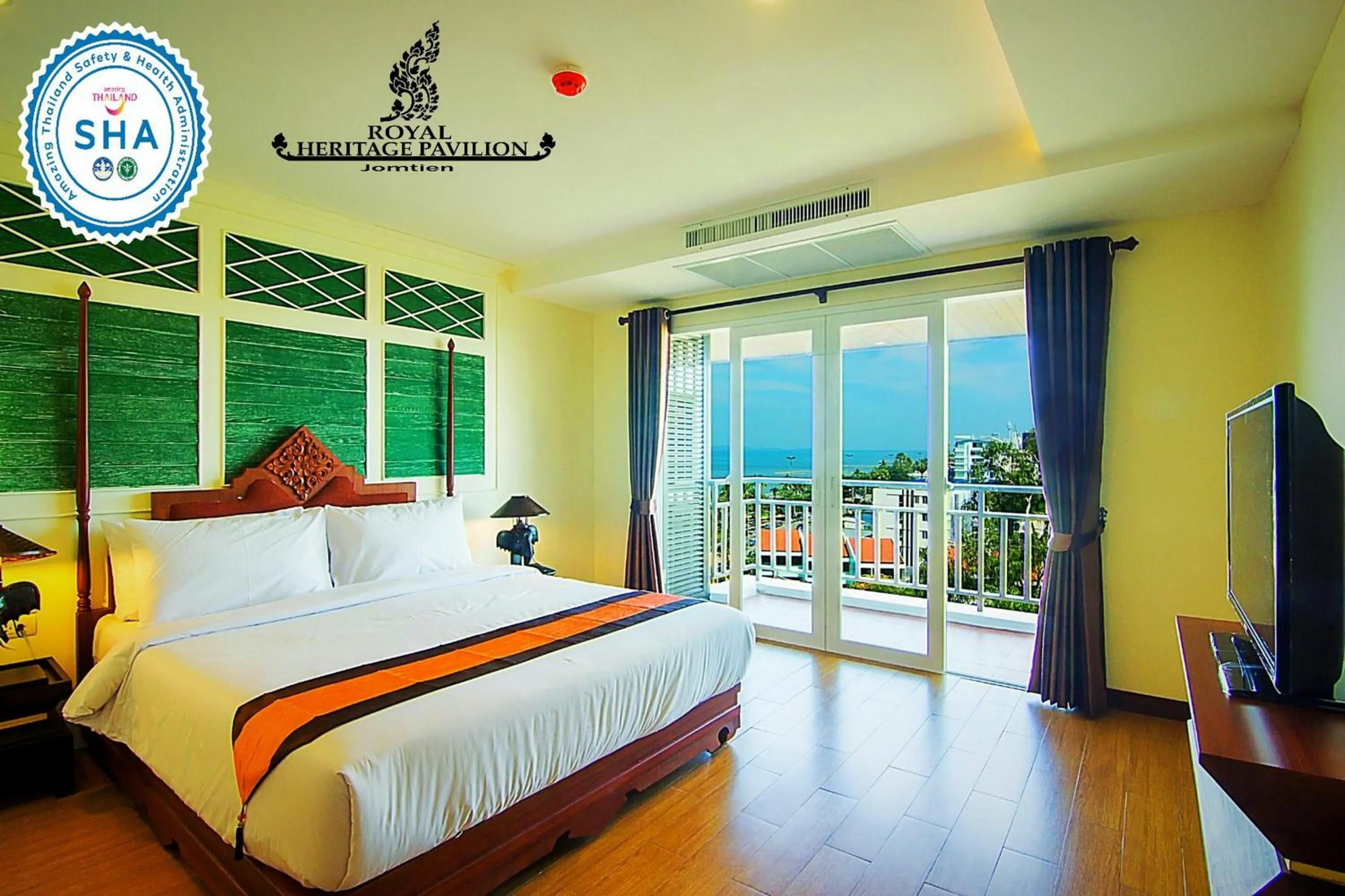Sea view, Bed in Royal Heritage Pavilion, Jomtien