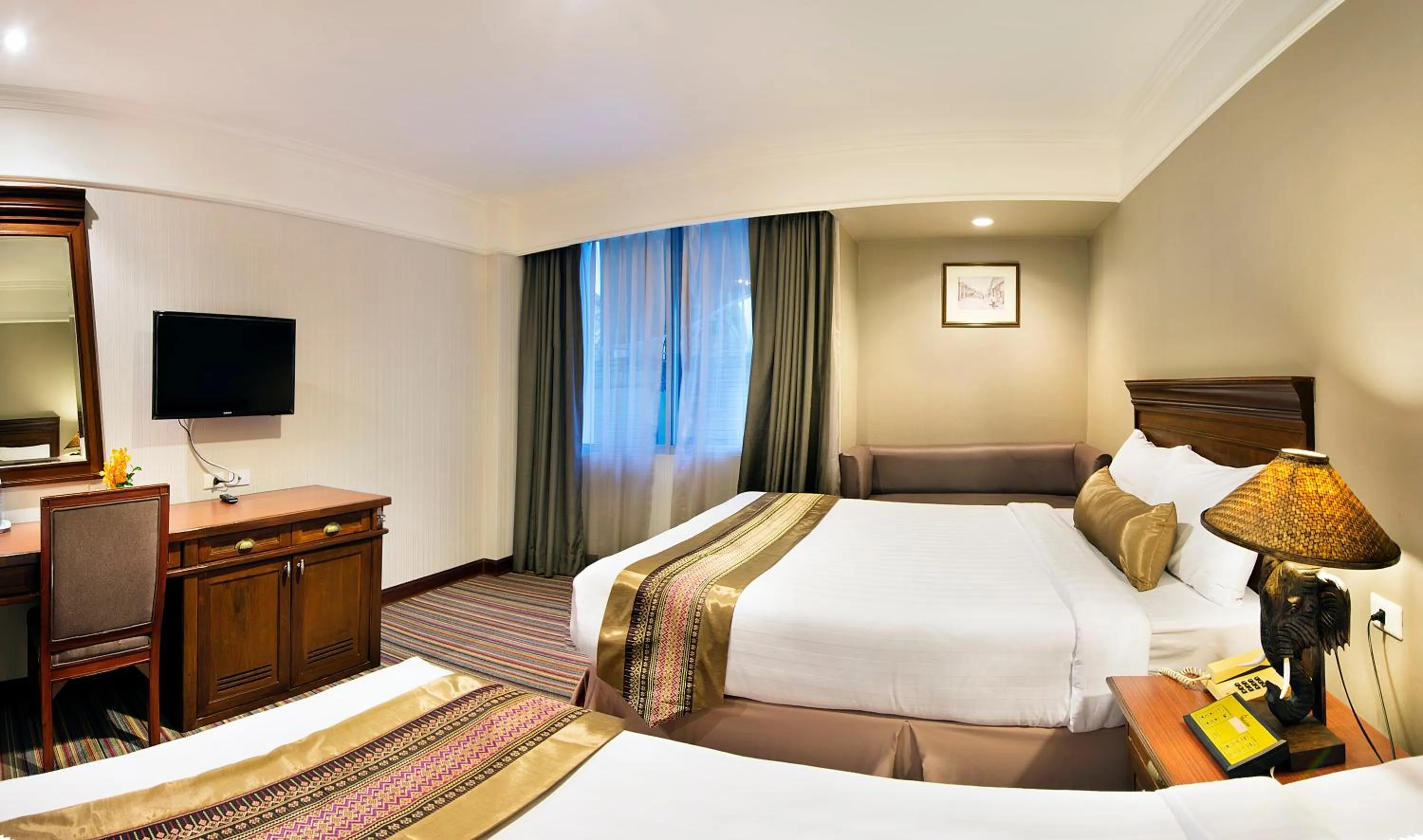 Bed in Royal Rattanakosin Hotel - Near Grand Palace & Khaosan Road