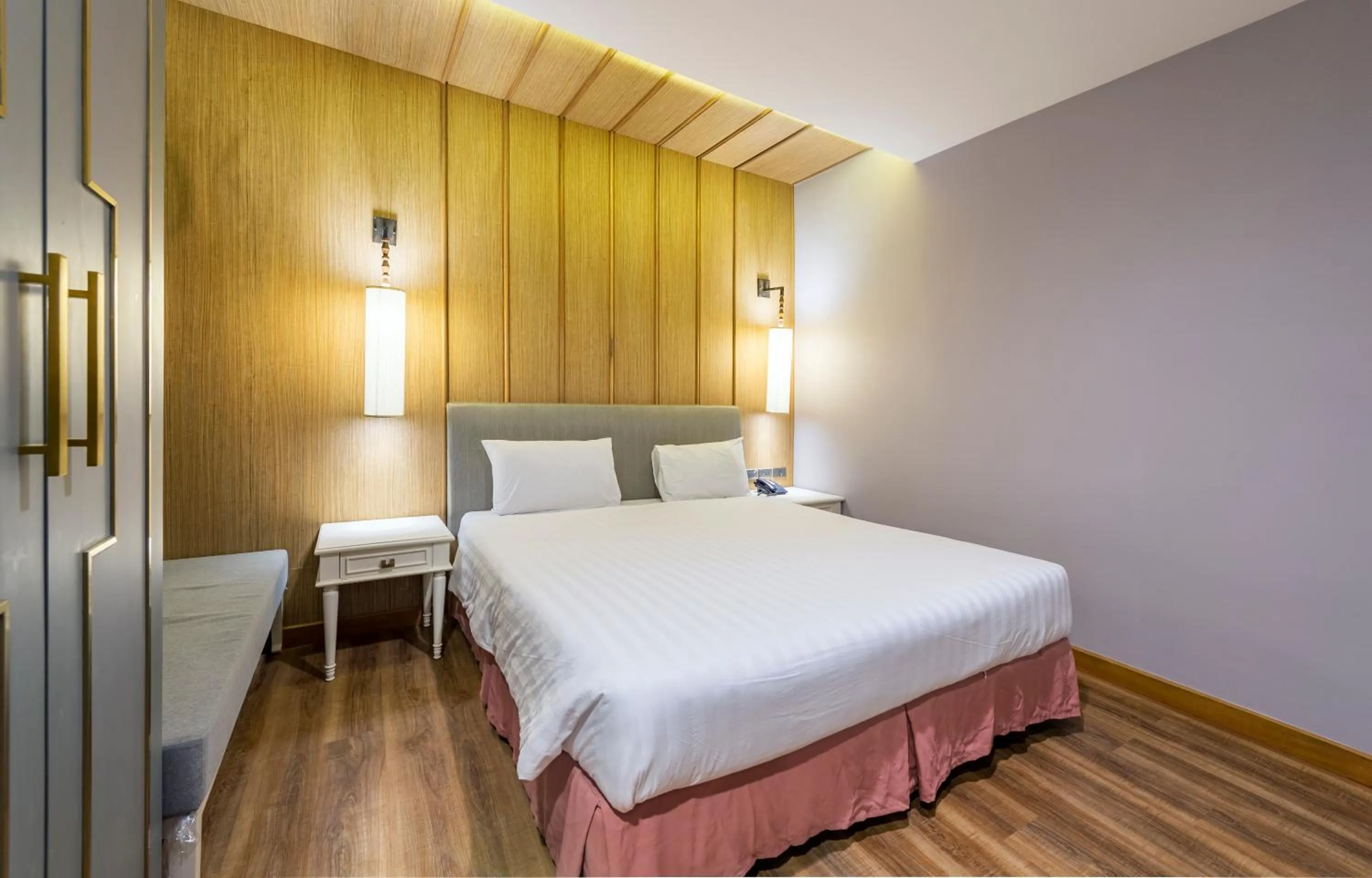 Bed in Royal Rattanakosin Hotel - Near Grand Palace & Khaosan Road