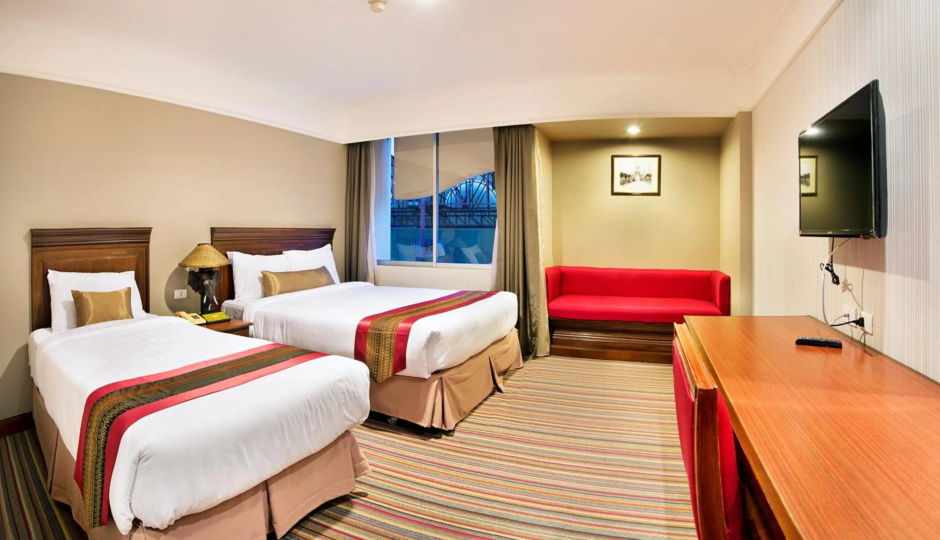 Bed in Royal Rattanakosin Hotel - Near Grand Palace & Khaosan Road