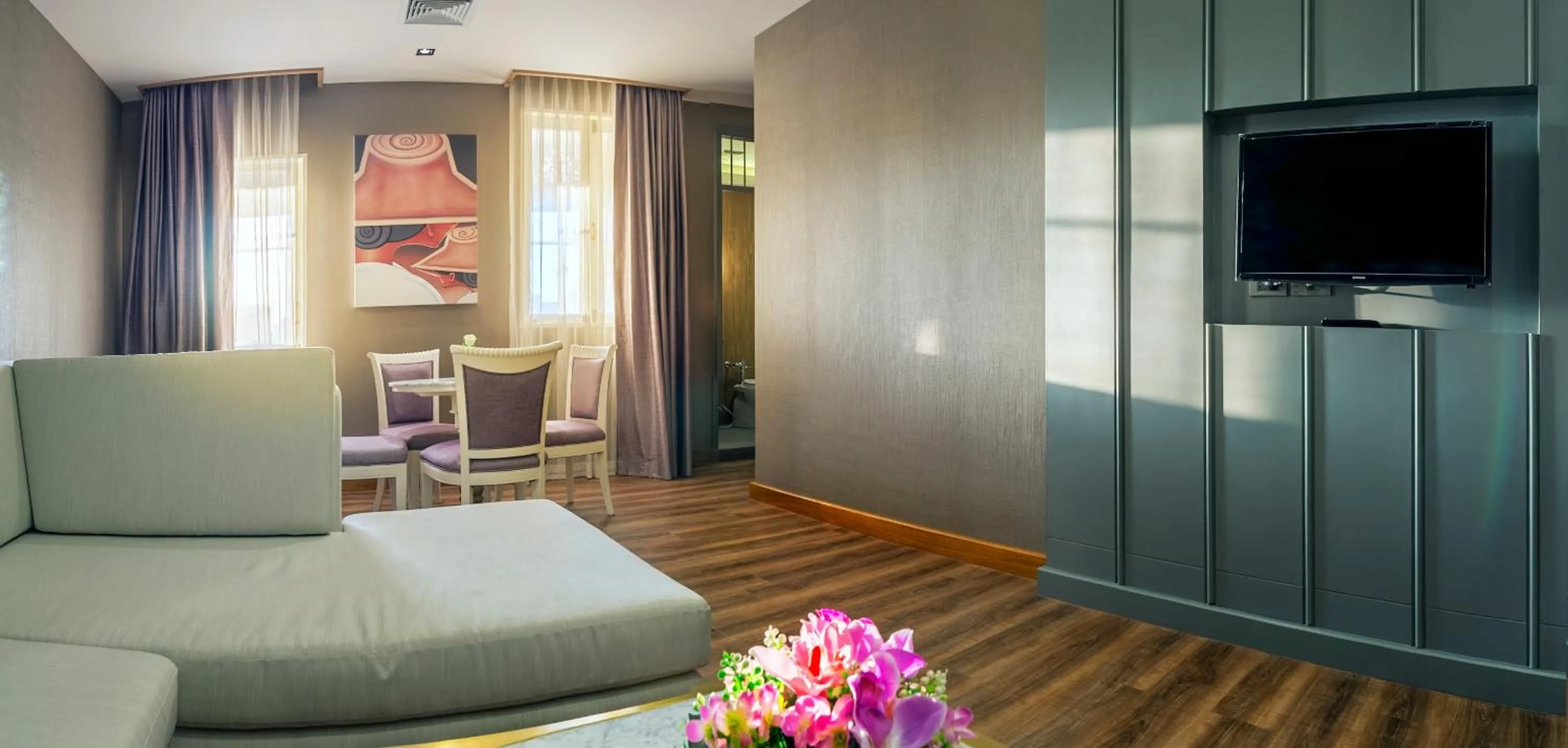 TV and multimedia in Royal Rattanakosin Hotel - Near Grand Palace & Khaosan Road