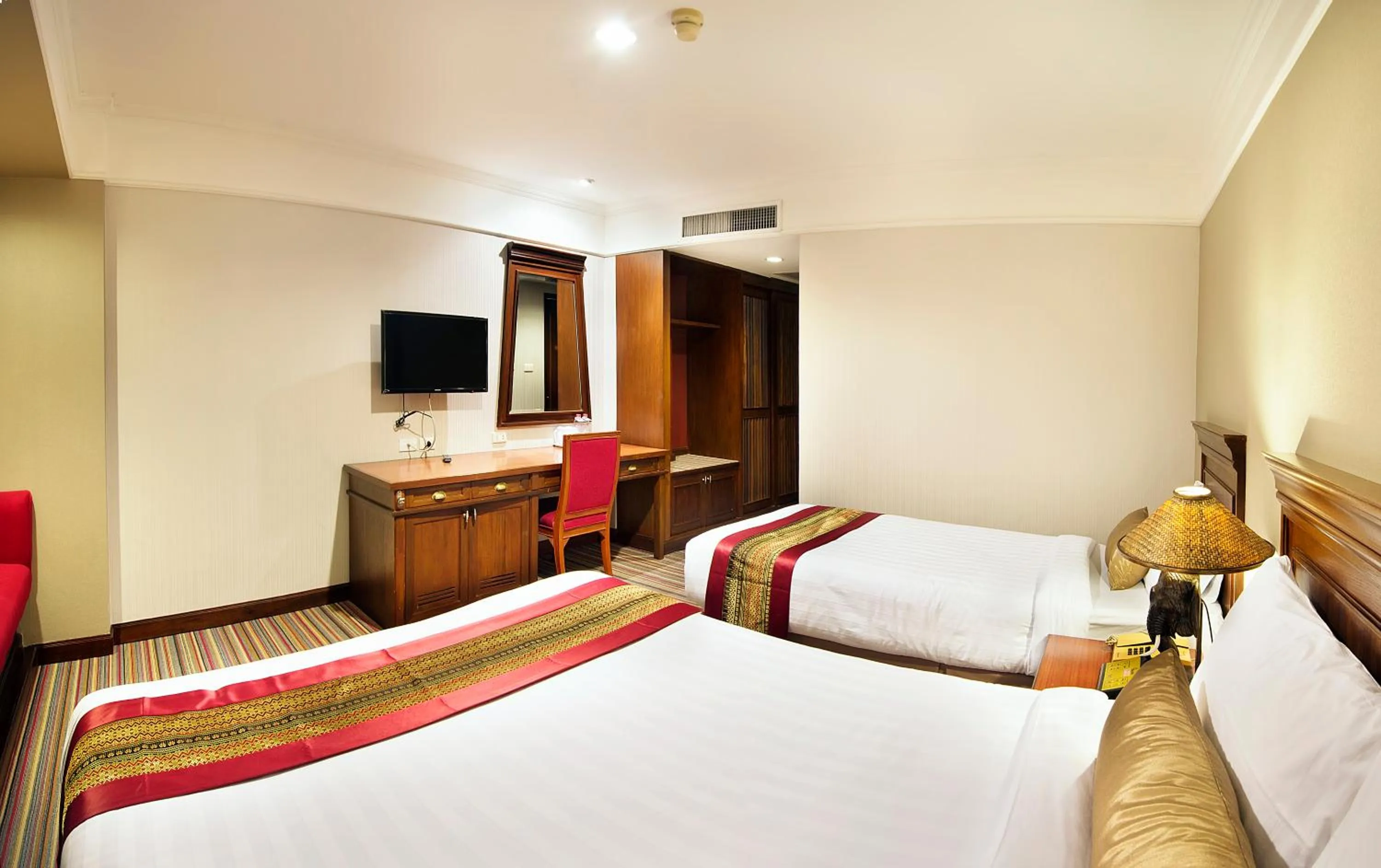 Bed in Royal Rattanakosin Hotel - Near Grand Palace & Khaosan Road