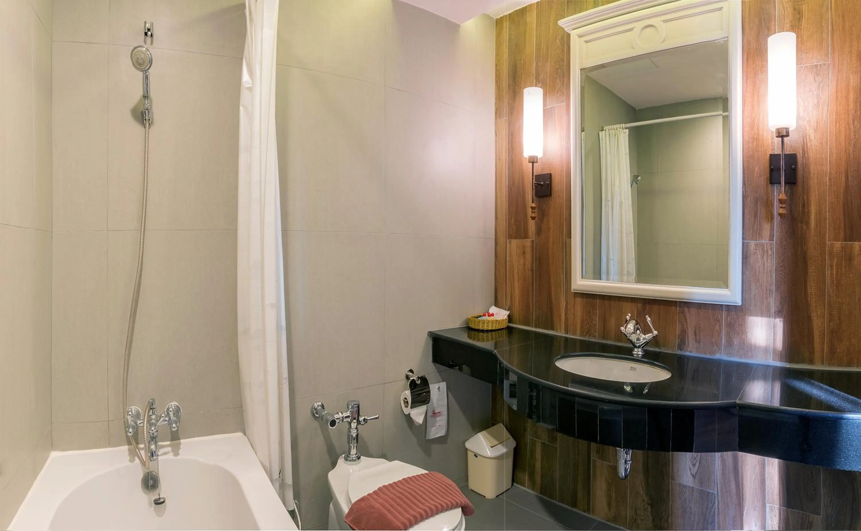 Bathroom in Royal Rattanakosin Hotel - Near Grand Palace & Khaosan Road