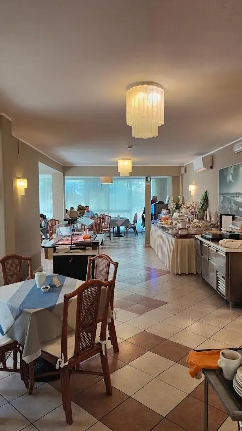 Restaurant/places to eat in Hotel Capri