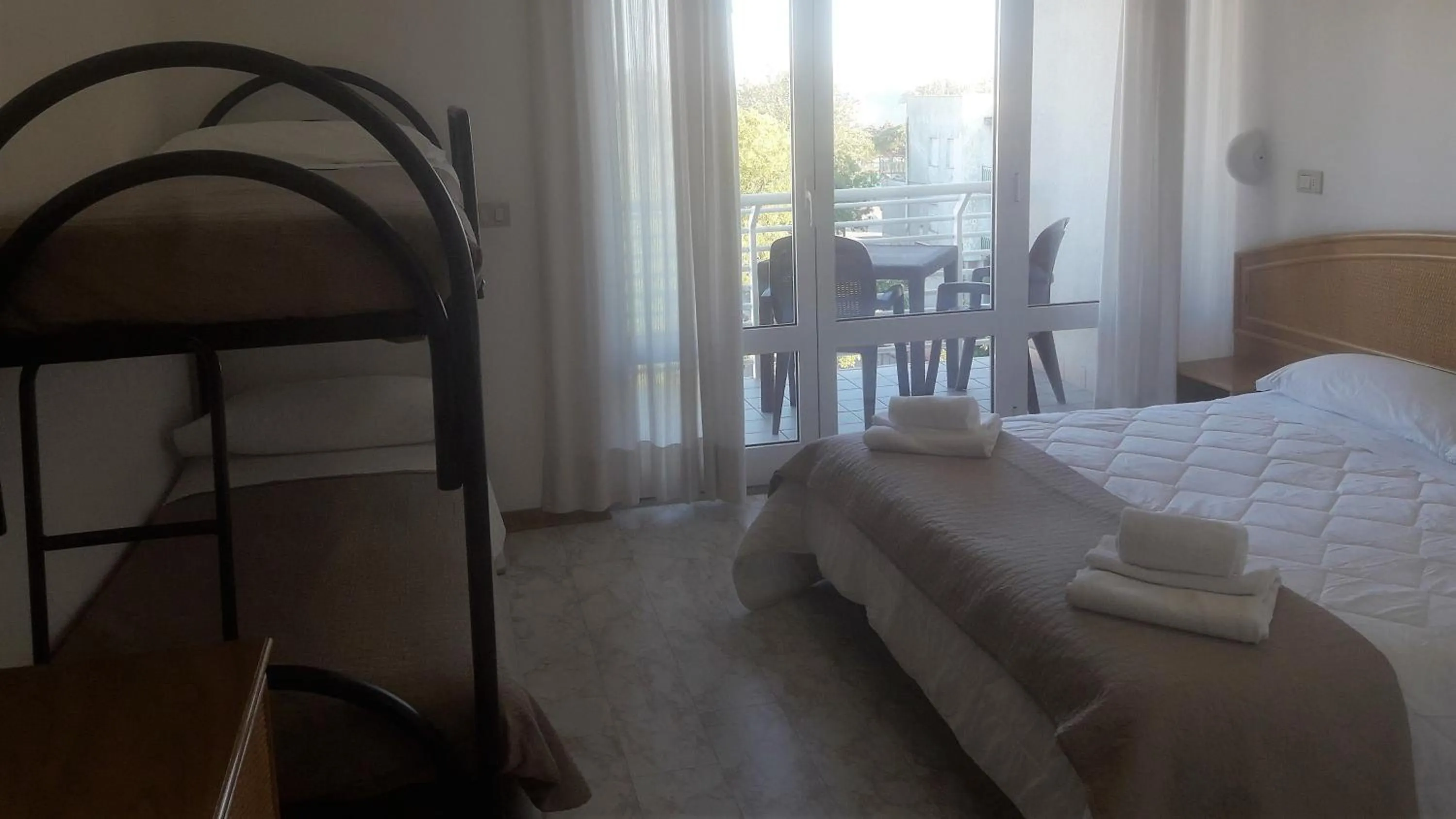 Photo of the whole room in Hotel Capri