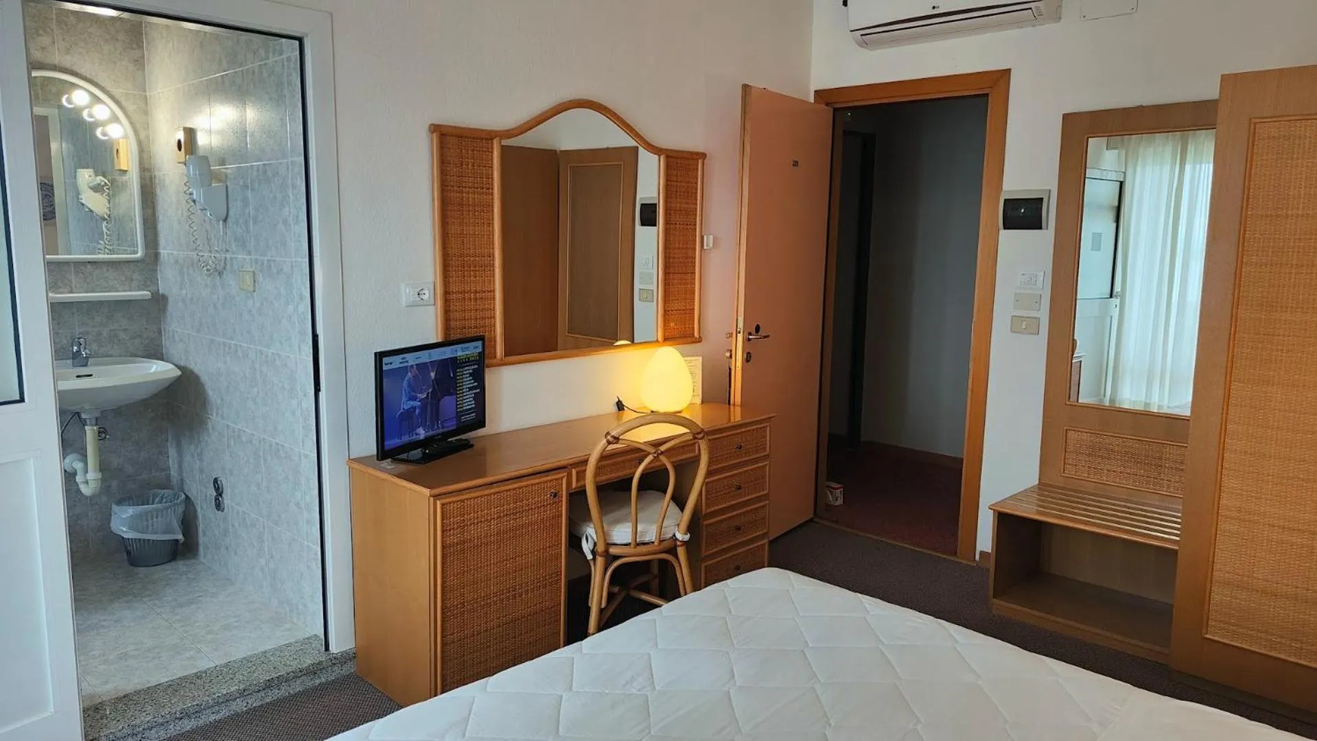 Bedroom in Hotel Capri