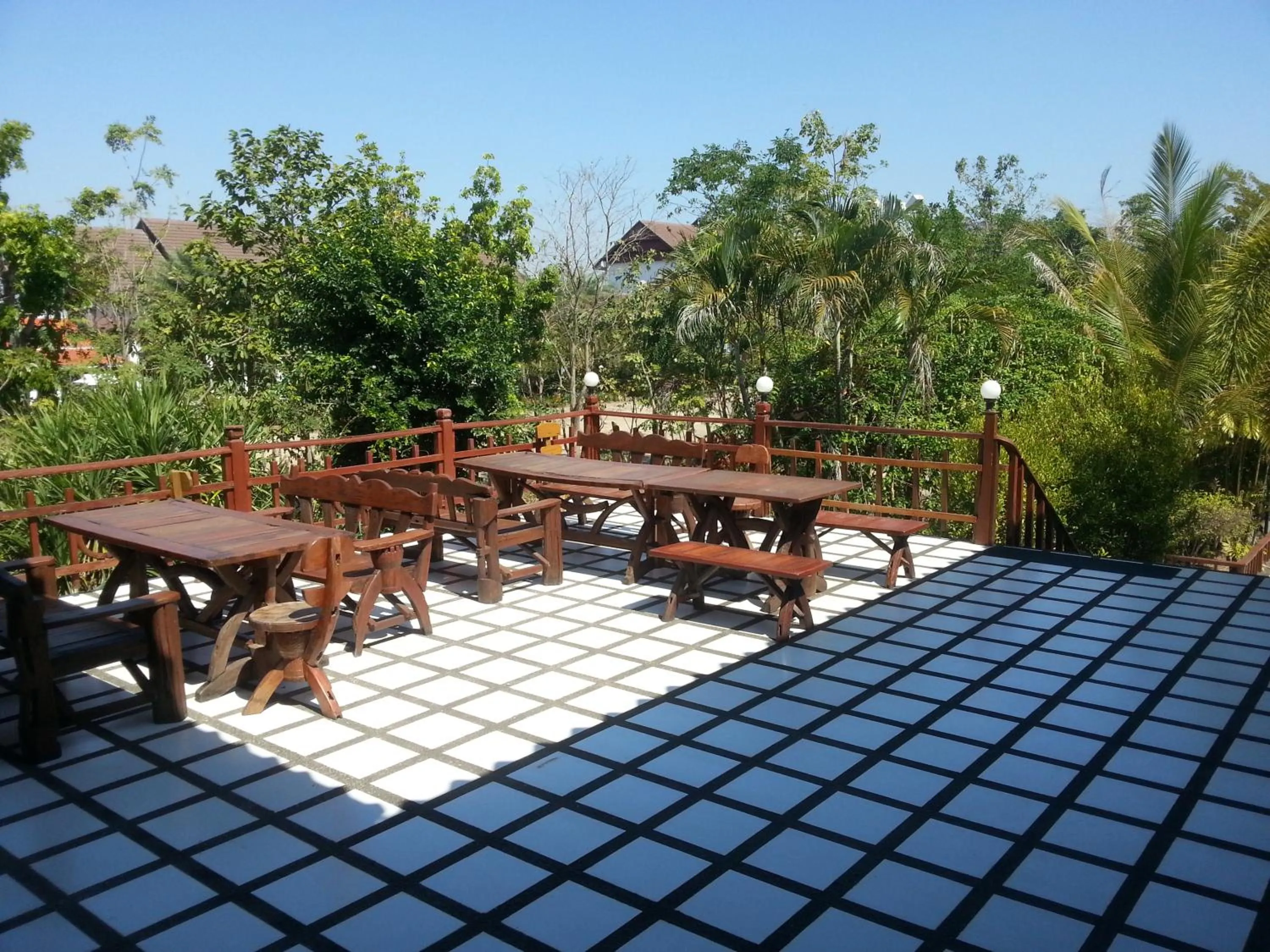 Restaurant/places to eat in Thong Paeka Hotel