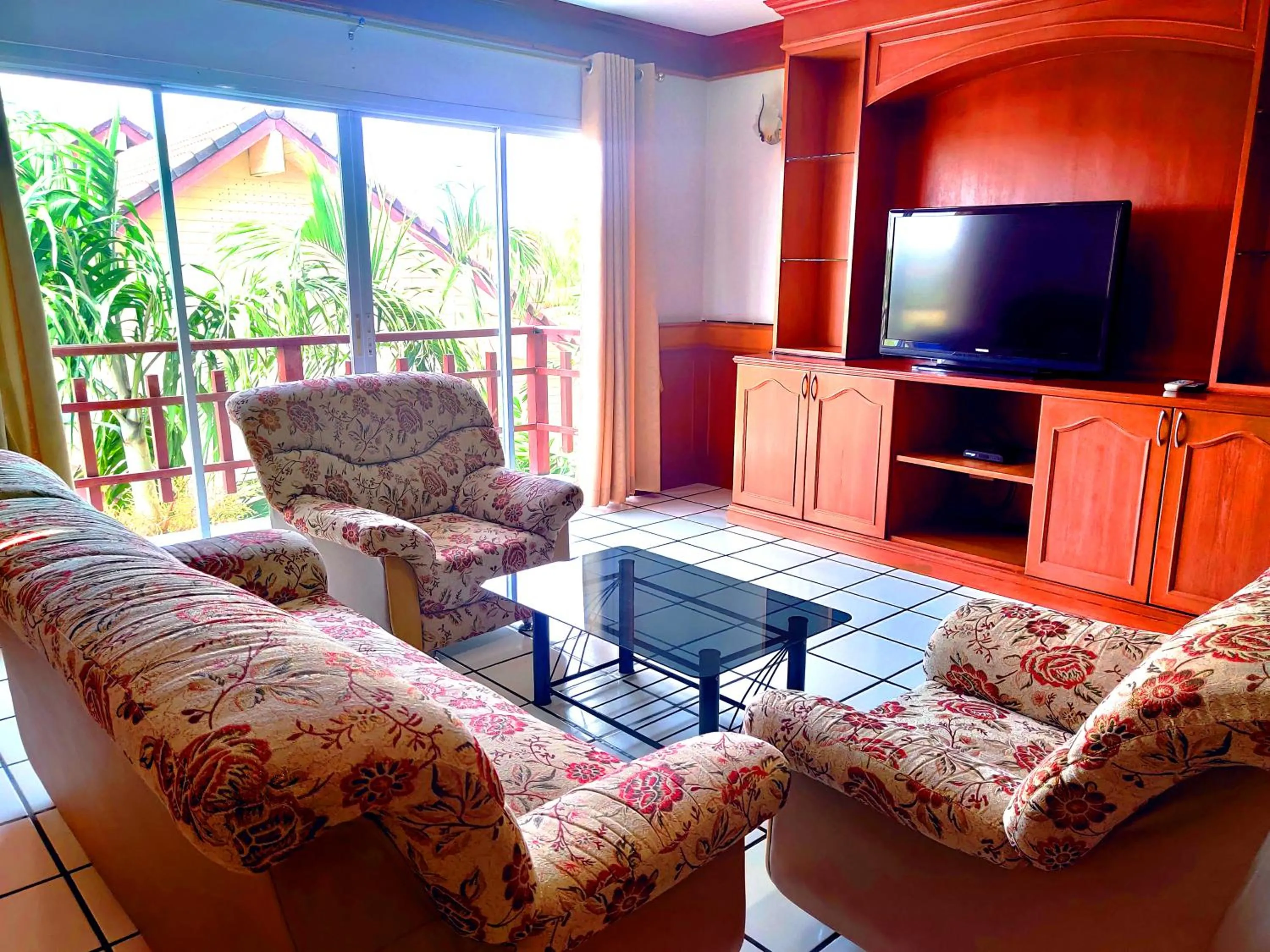 Living room in Thong Paeka Hotel