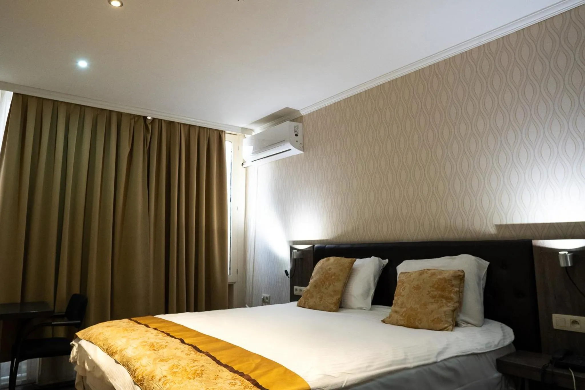 Bed in The Helmet Hotel