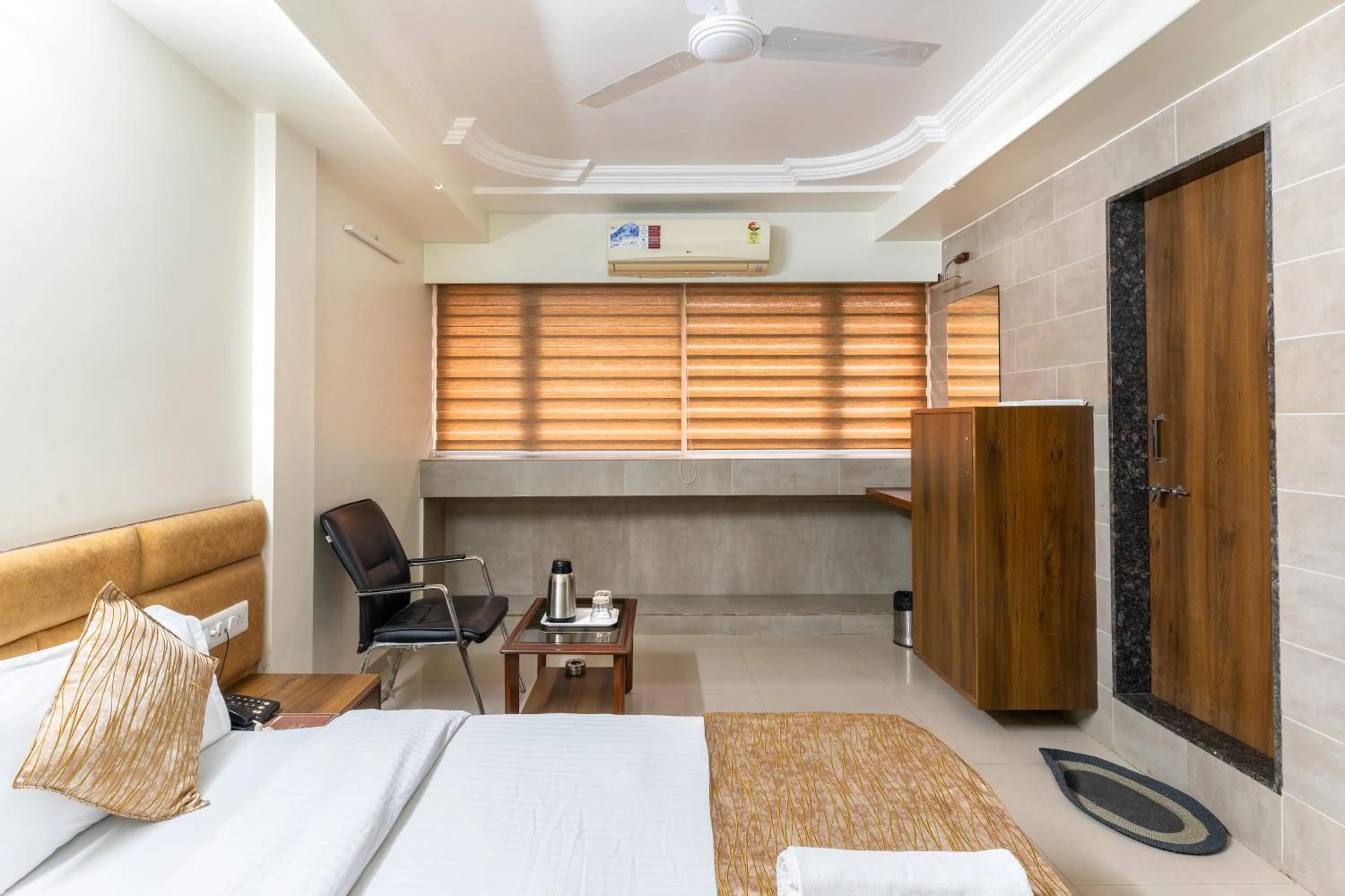 Photo of the whole room, Bed in Hotel Sanmati