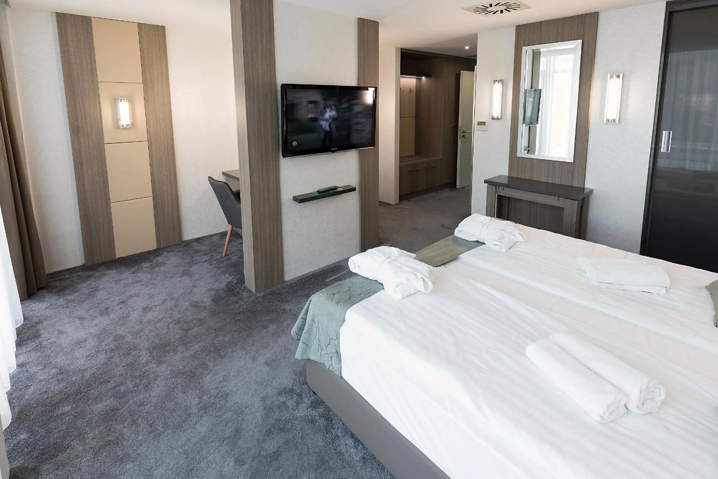 Bedroom, Bed in Hotel Zena Beauty & Shopping Center