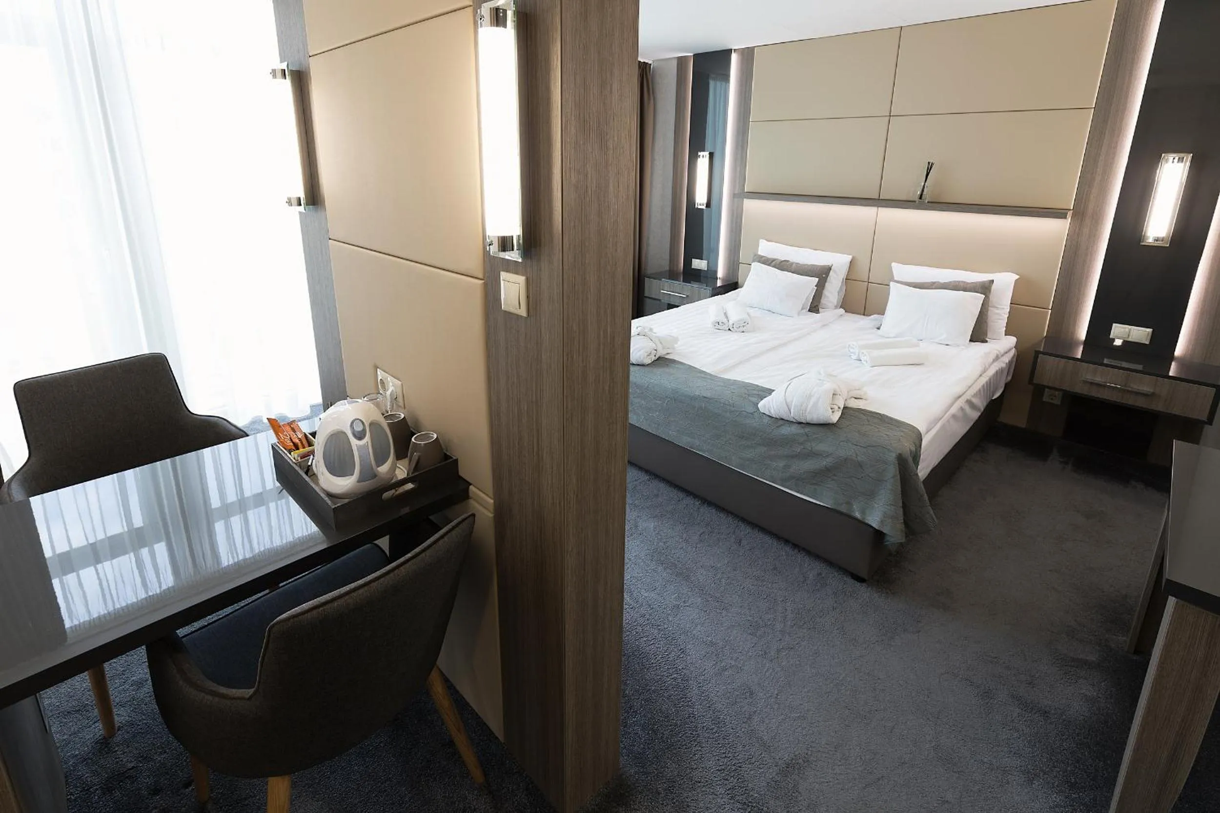 Coffee/tea facilities, Bed in Hotel Zena Beauty & Shopping Center