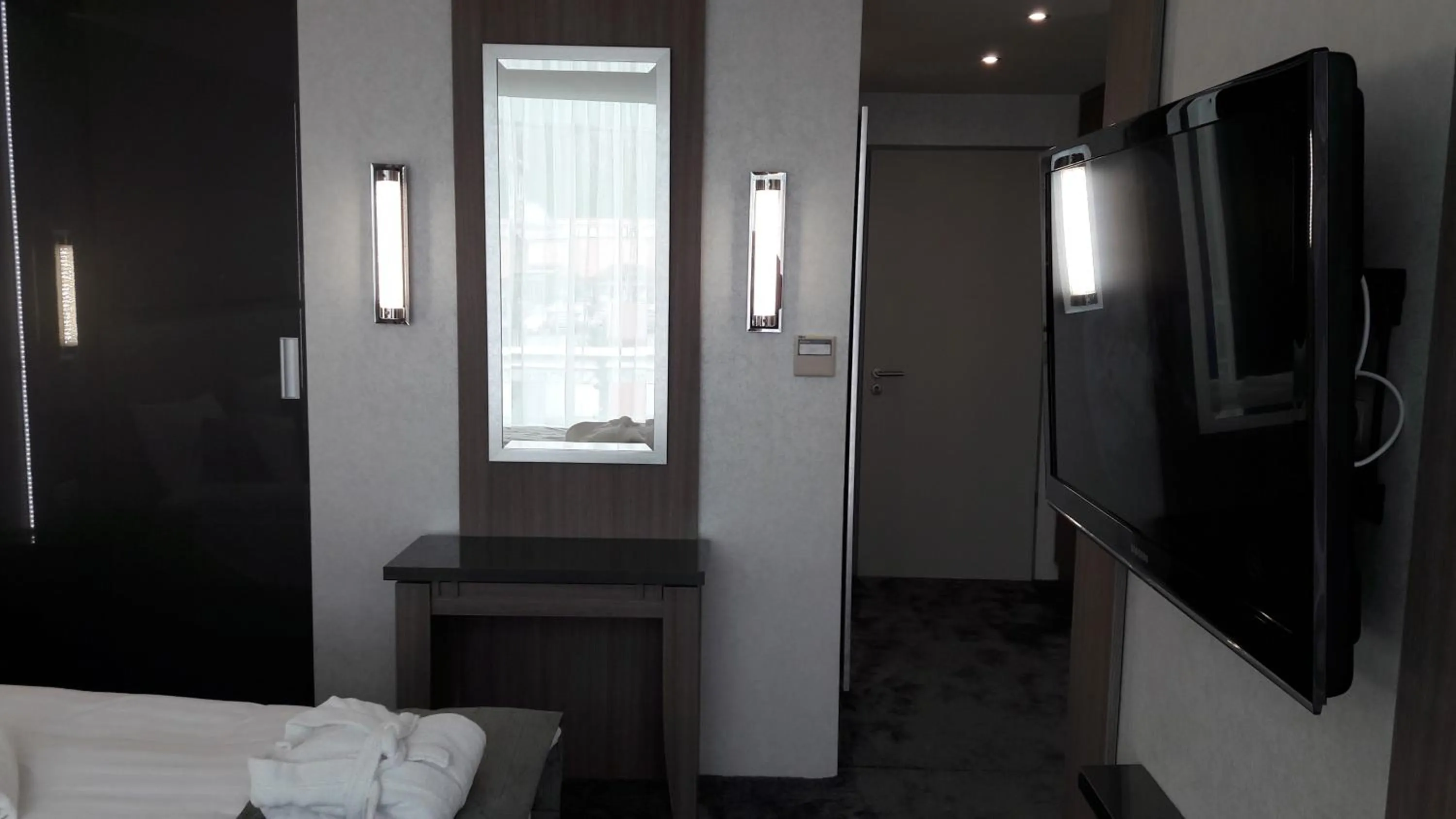 Bedroom, Bed in Hotel Zena Beauty & Shopping Center