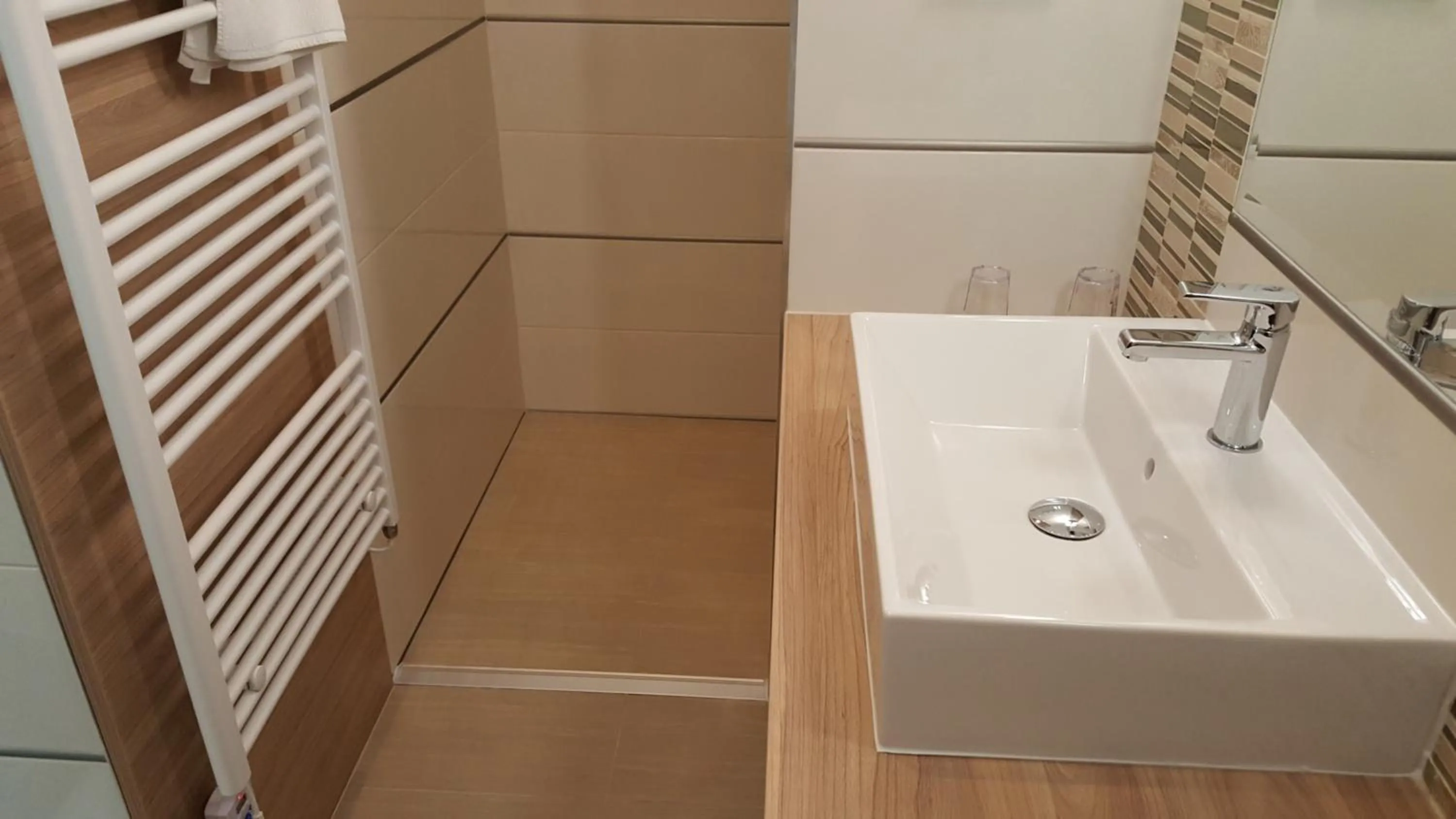 Toilet in Hotel Zena Beauty & Shopping Center