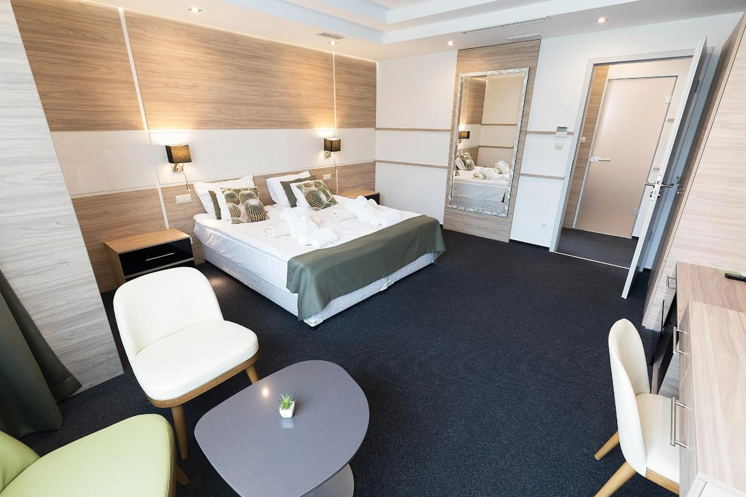 Bedroom, Bed in Hotel Zena Beauty & Shopping Center