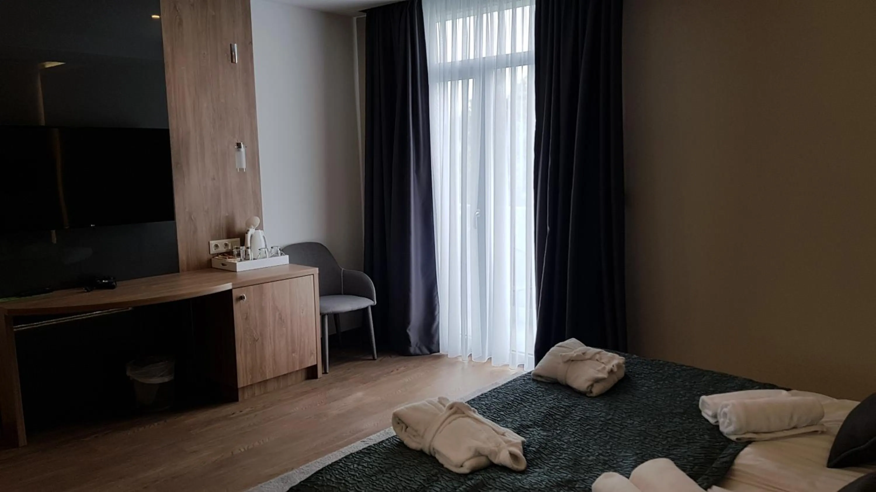 Bedroom, Bed in Hotel Zena Beauty & Shopping Center