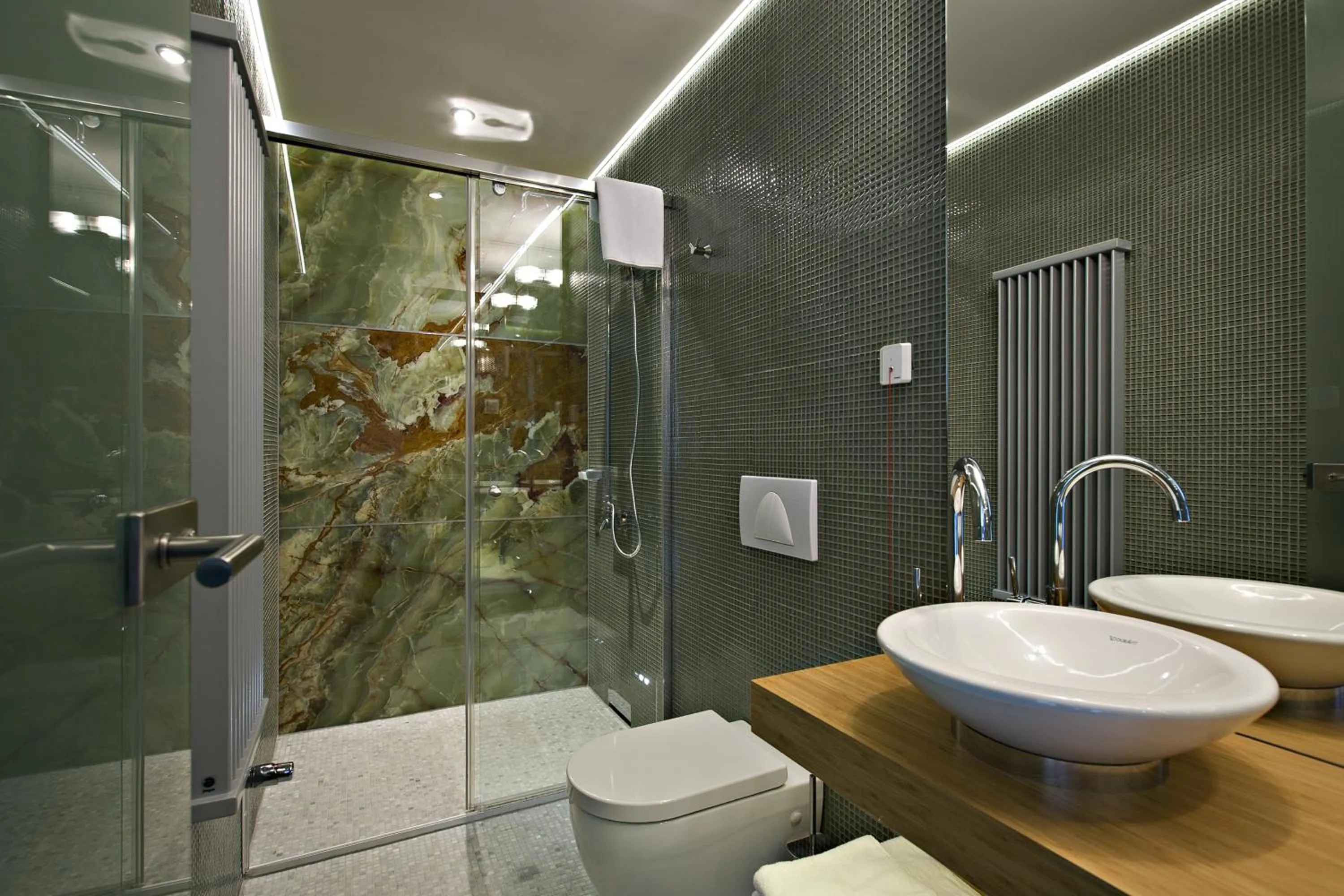 Bathroom in Hotel Zena Beauty & Shopping Center