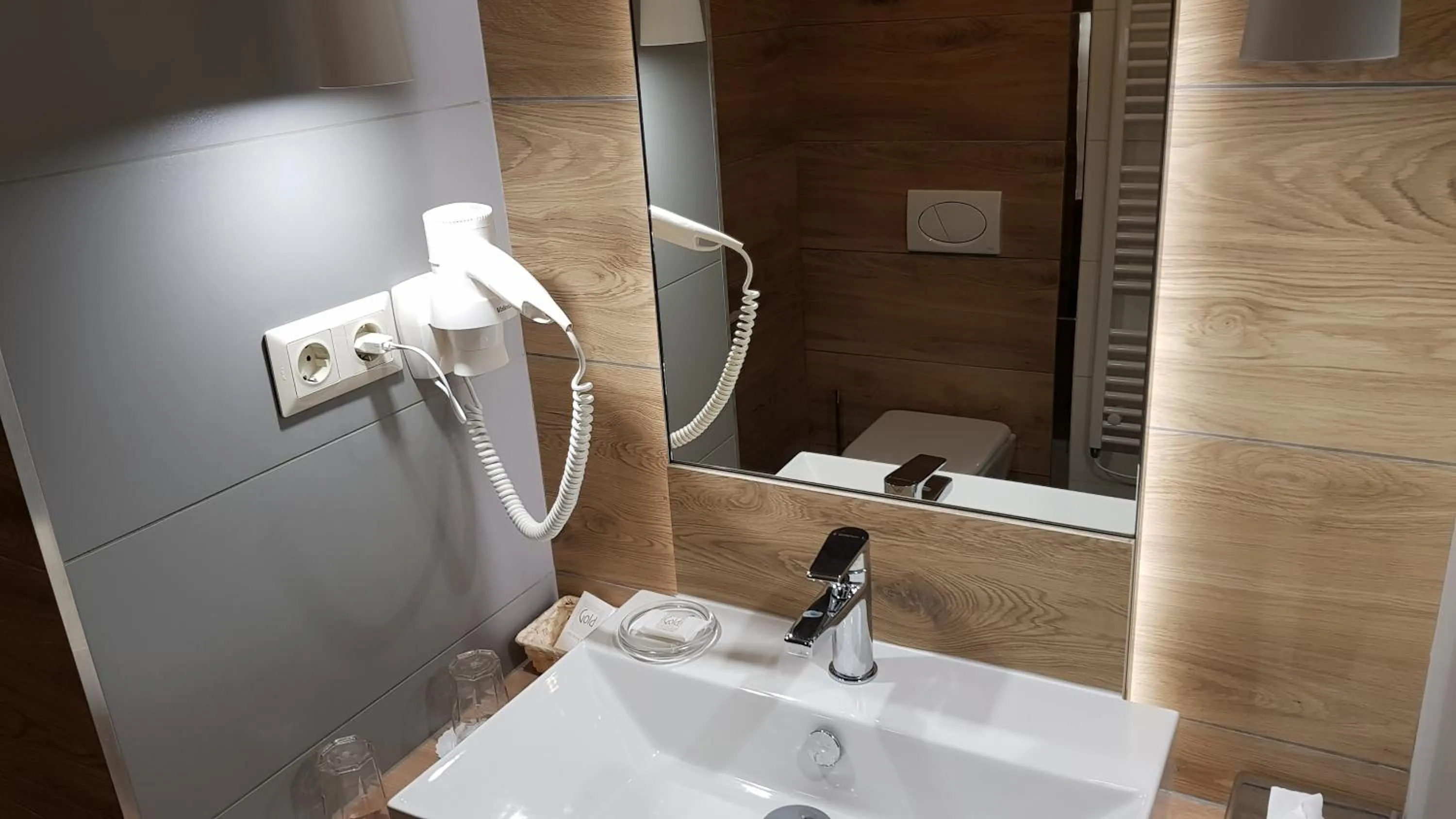 Bathroom in Hotel Zena Beauty & Shopping Center