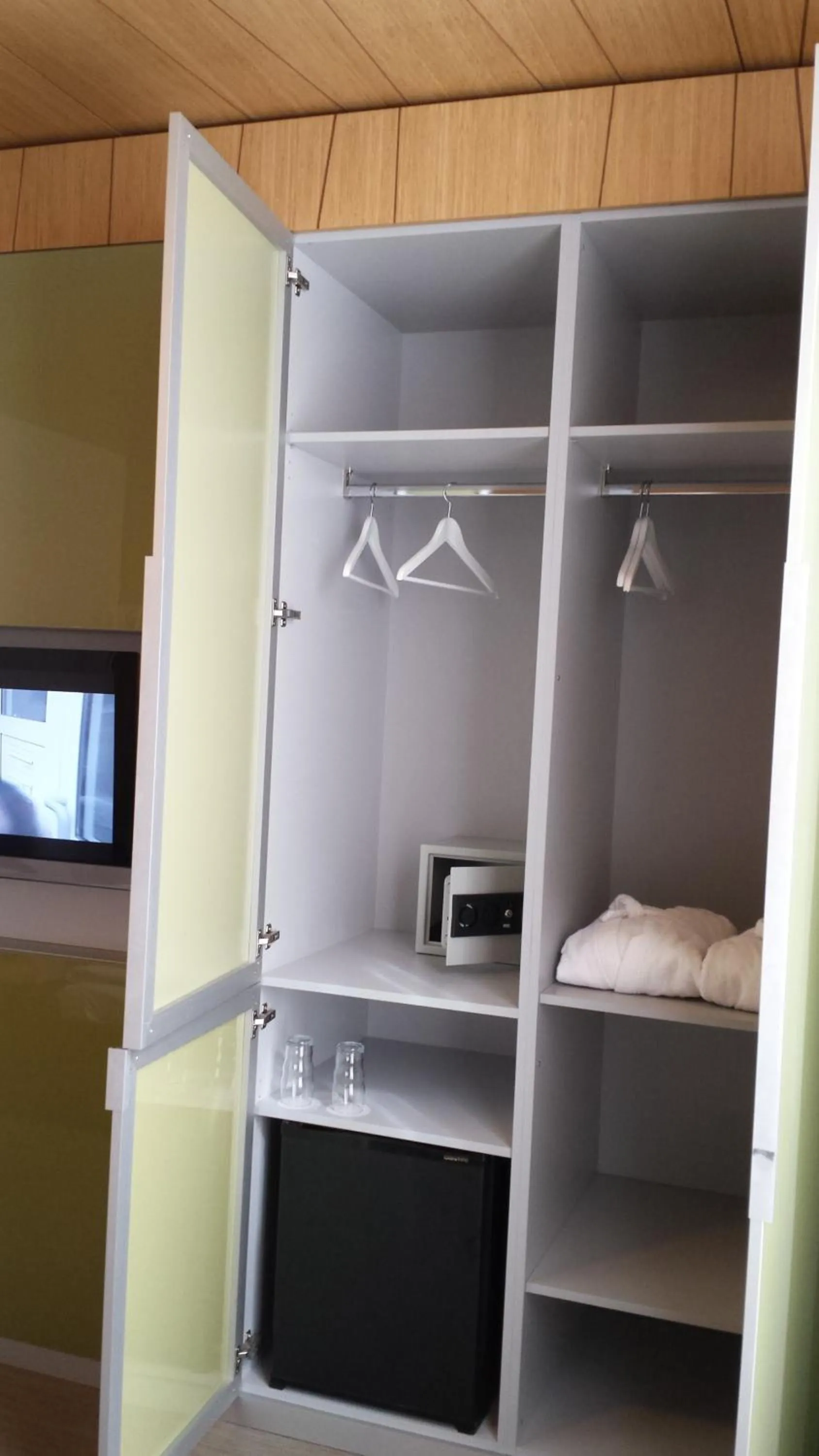 Other, Bed in Hotel Zena Beauty & Shopping Center