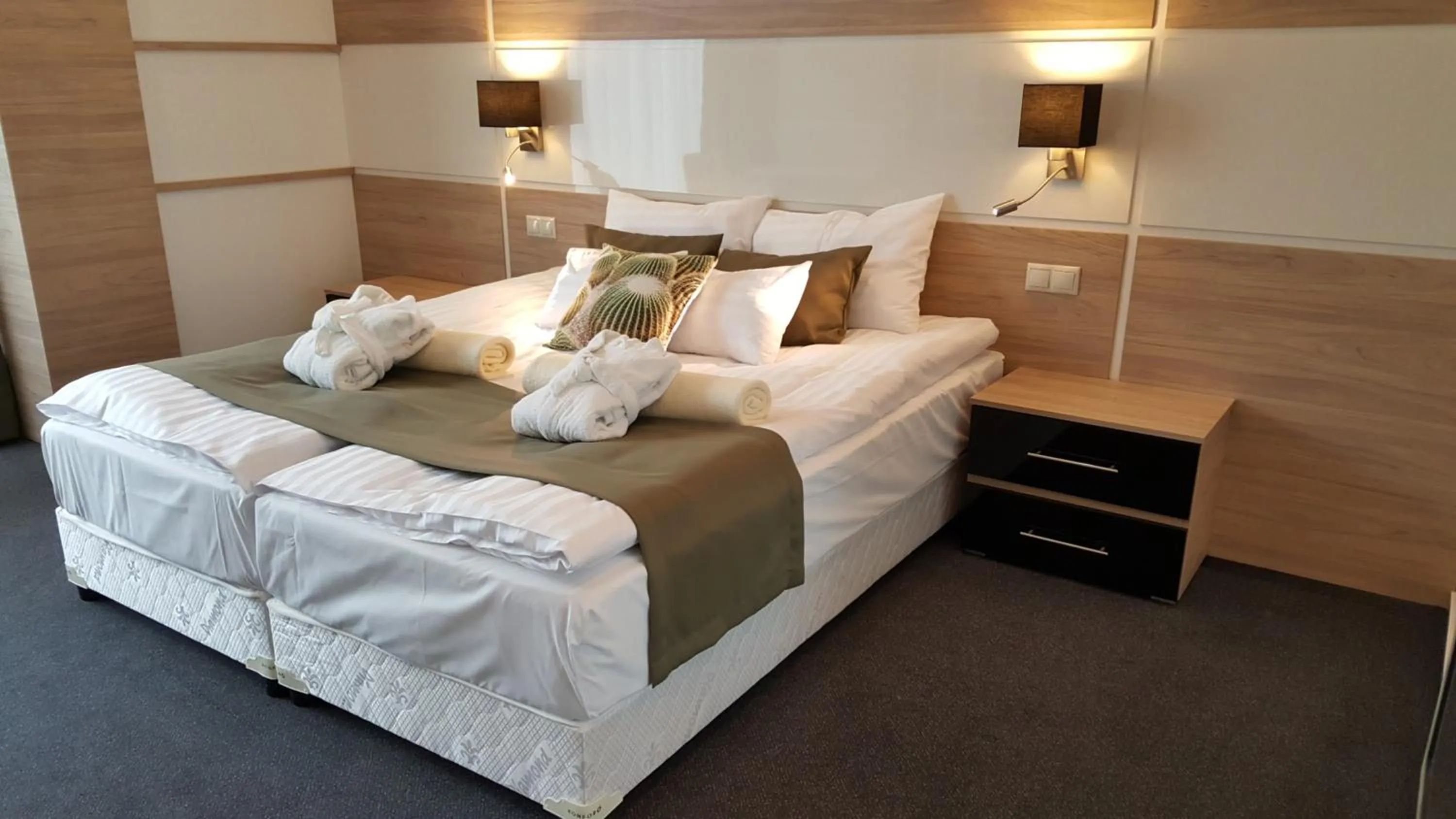 Bed in Hotel Zena Beauty & Shopping Center