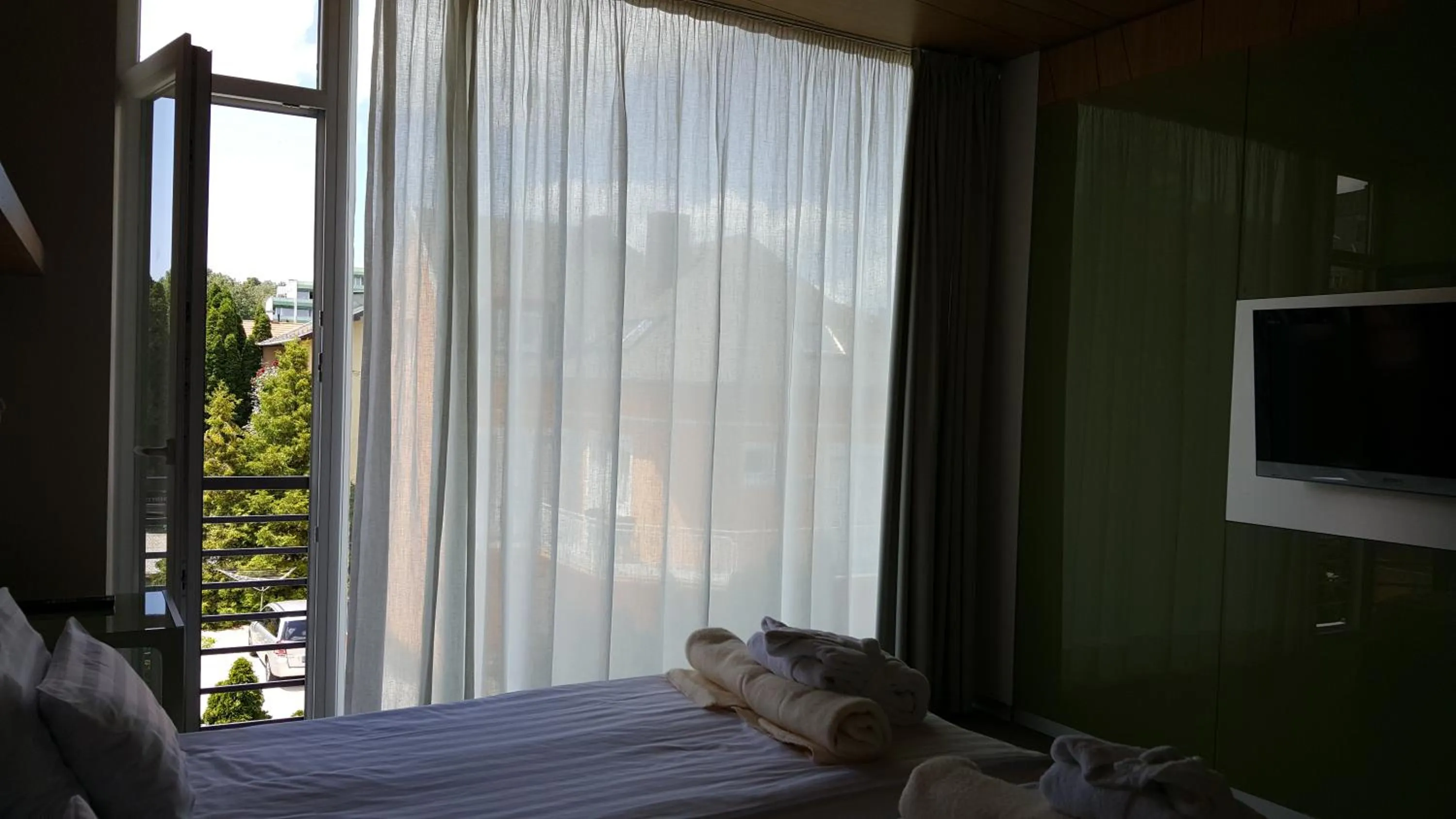 Day, Bed in Hotel Zena Beauty & Shopping Center