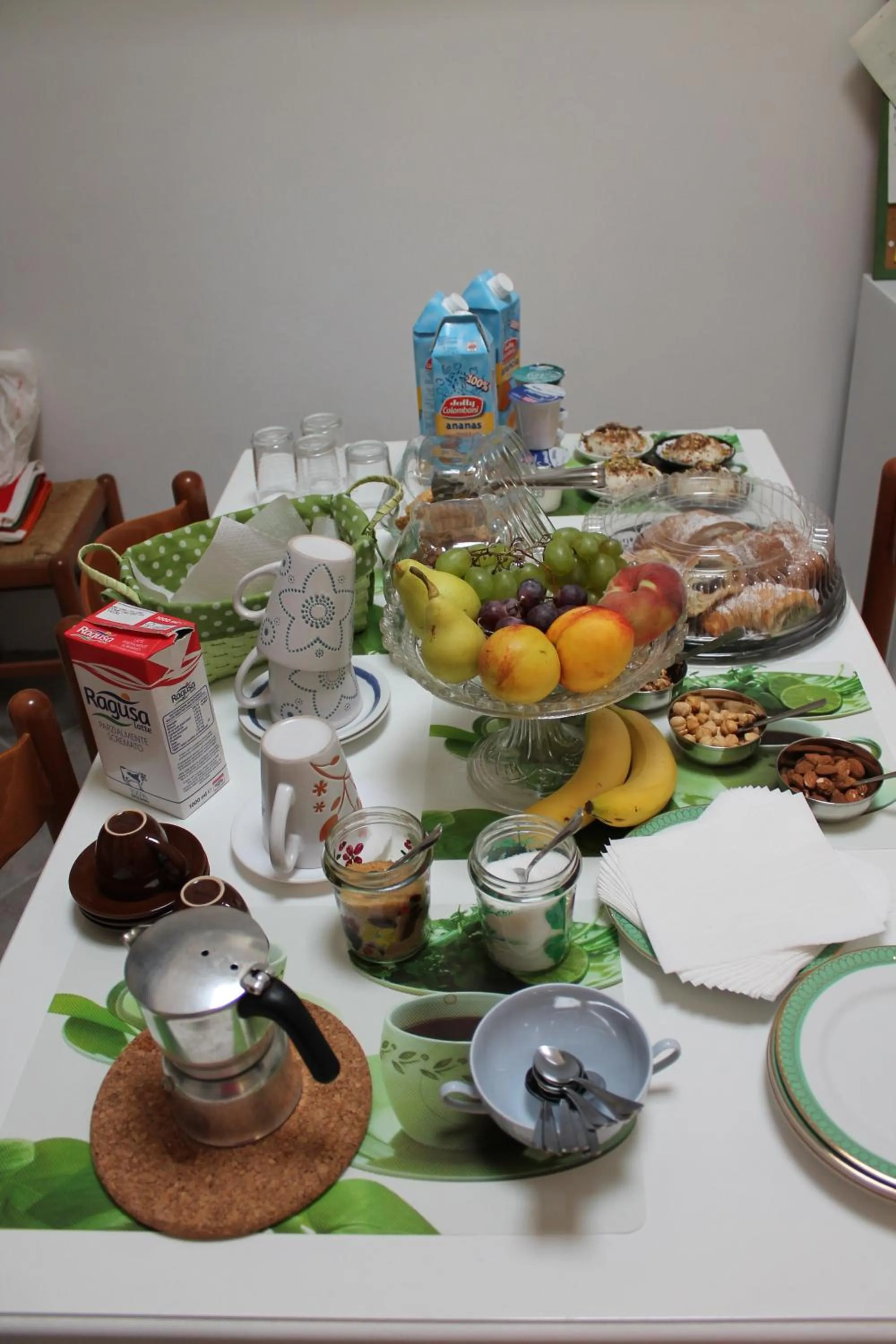 Food and drinks in Elianthos B&B