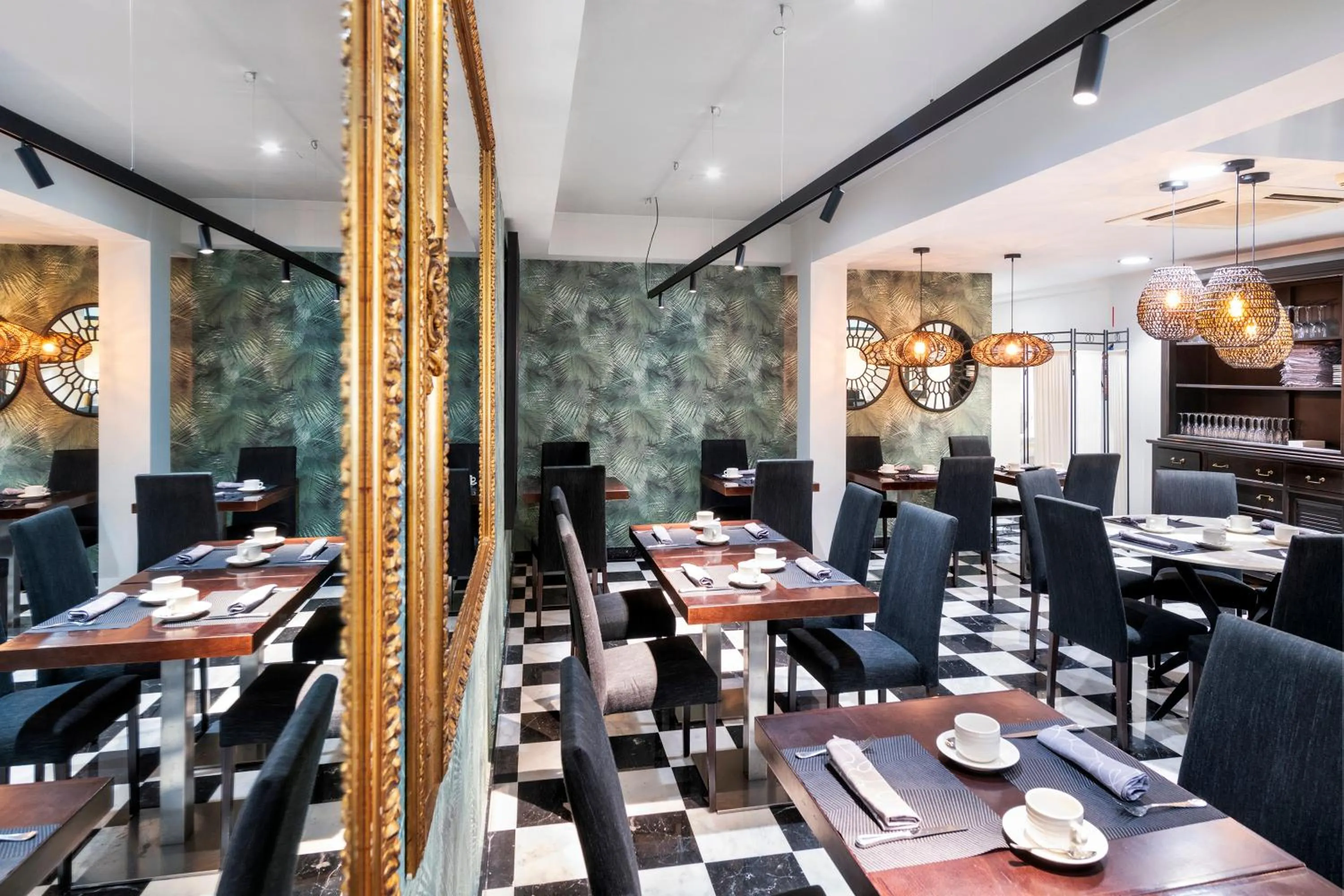 Breakfast in Salles Hotel Aeroport de Girona