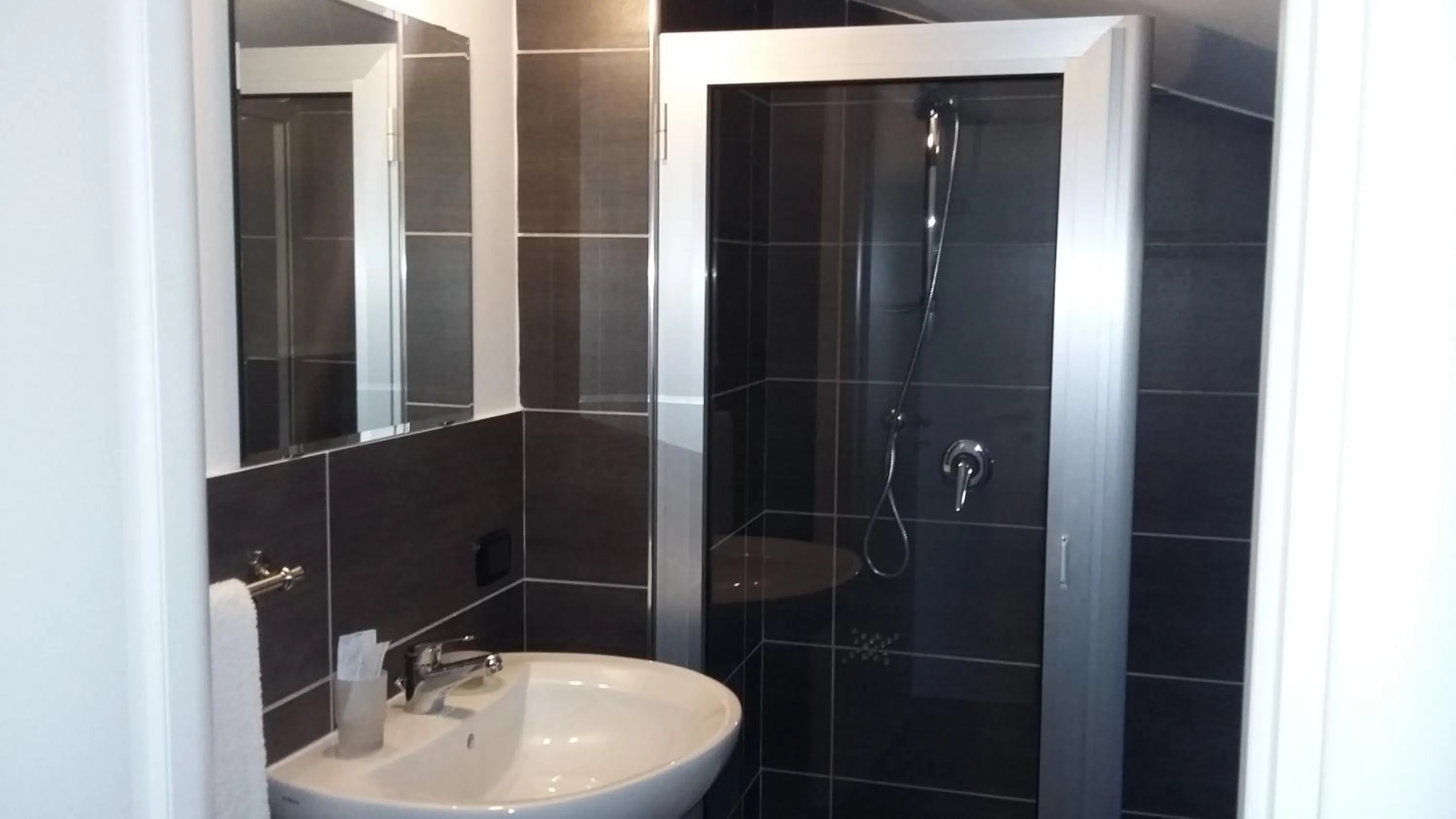 Bathroom in B&B Villa Molinari Restaurant e Baby Park