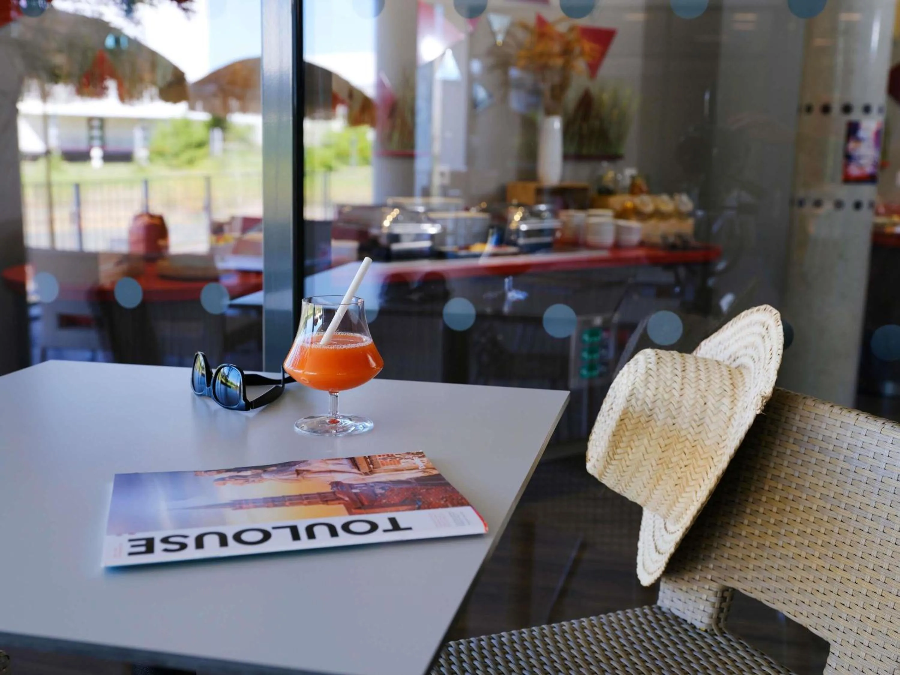 Lounge or bar in Mercure Toulouse Sud