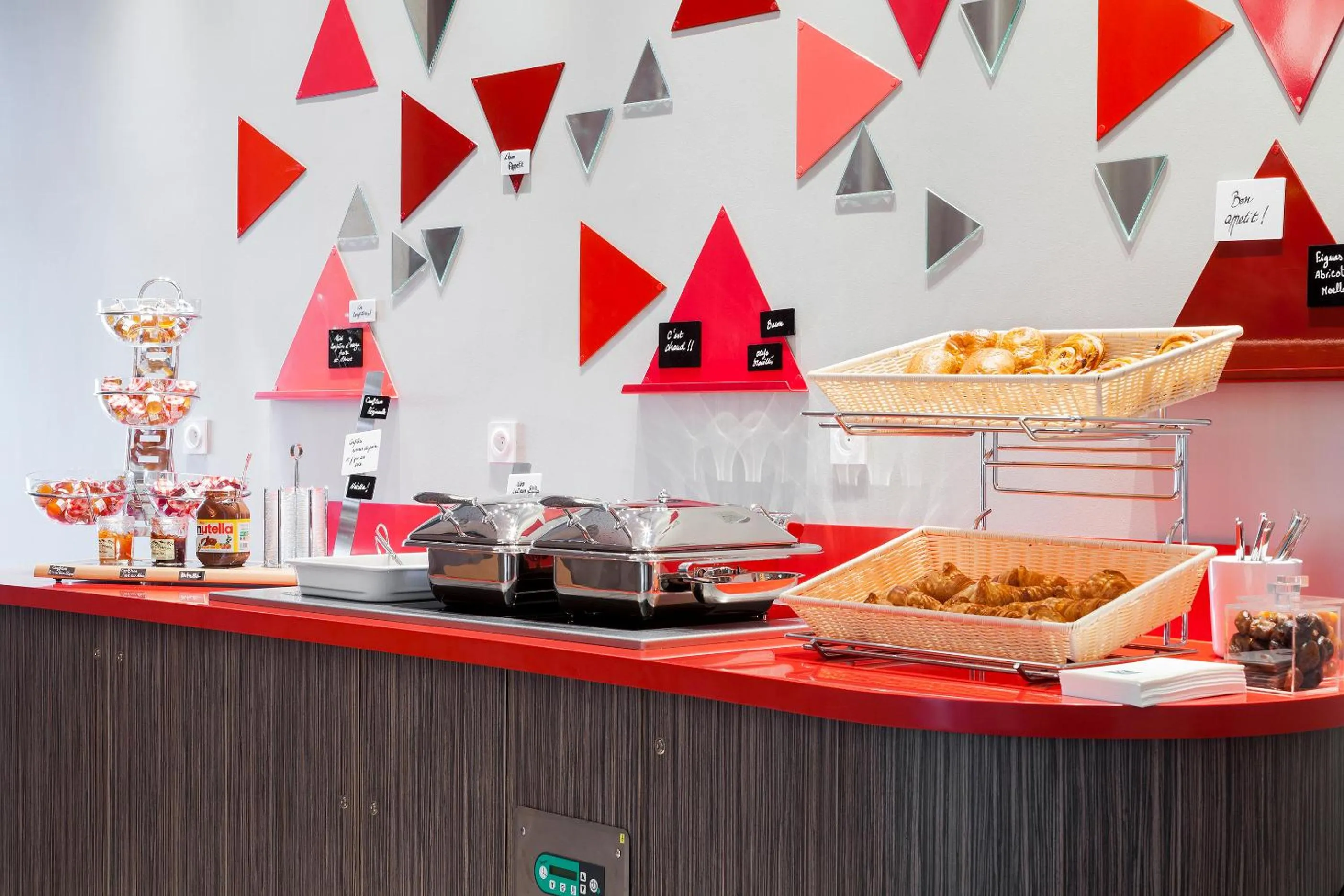 Buffet breakfast in Mercure Toulouse Sud