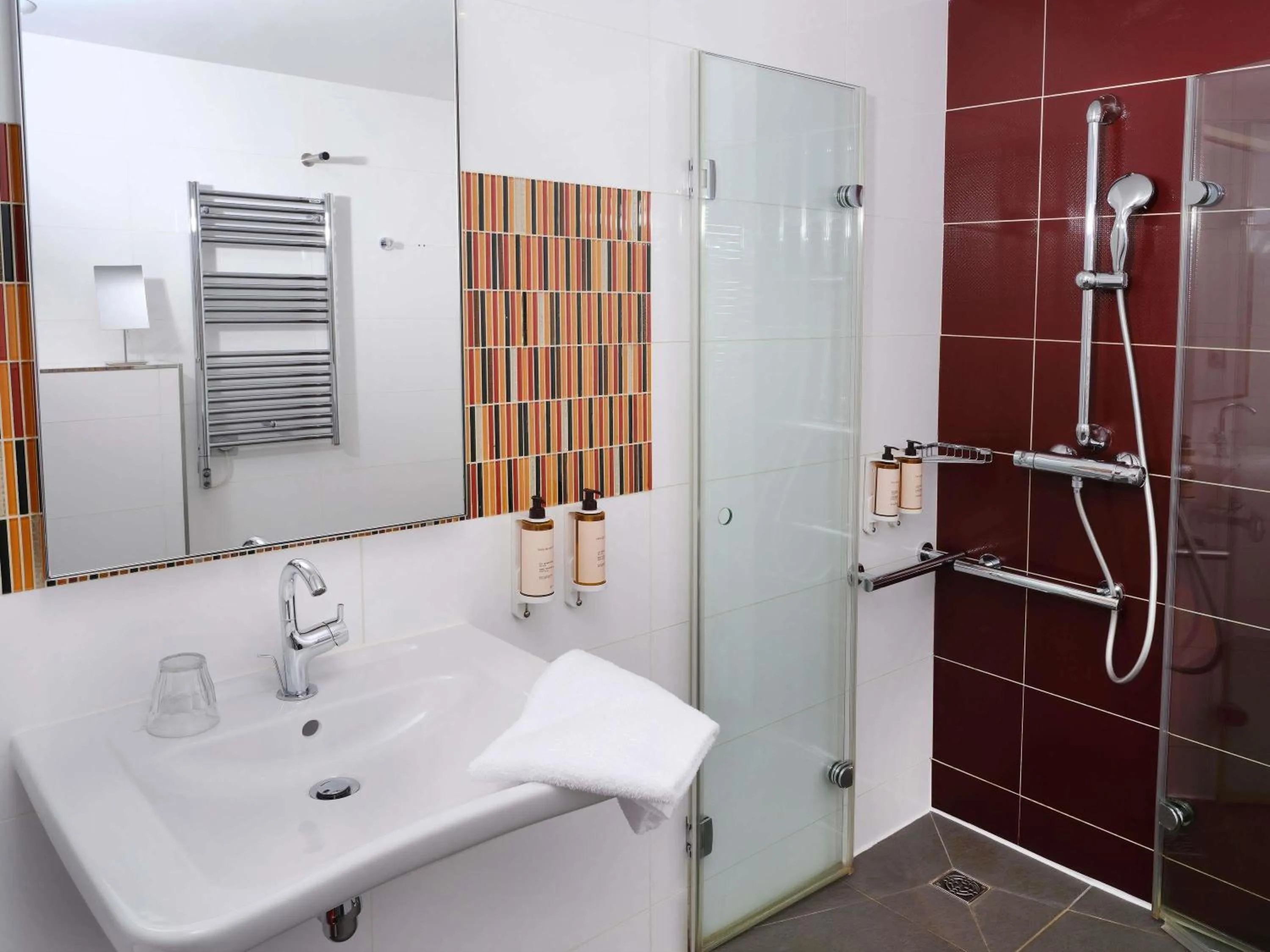 Bedroom in Mercure Toulouse Sud