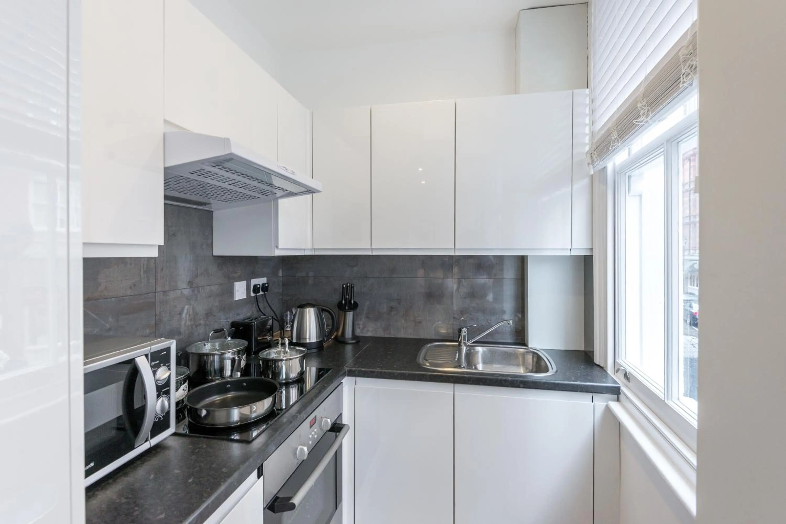 Kitchen or kitchenette in High Street Kensington Apartment