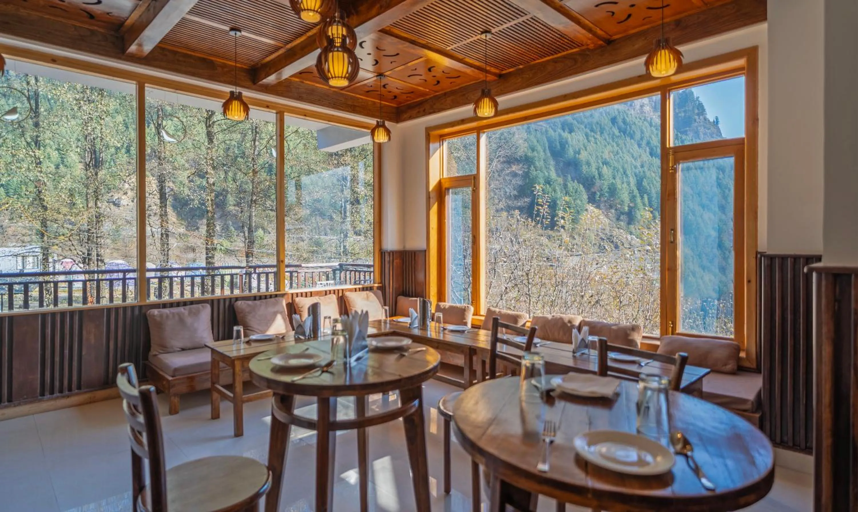 Restaurant/places to eat in Treebo M R Villa