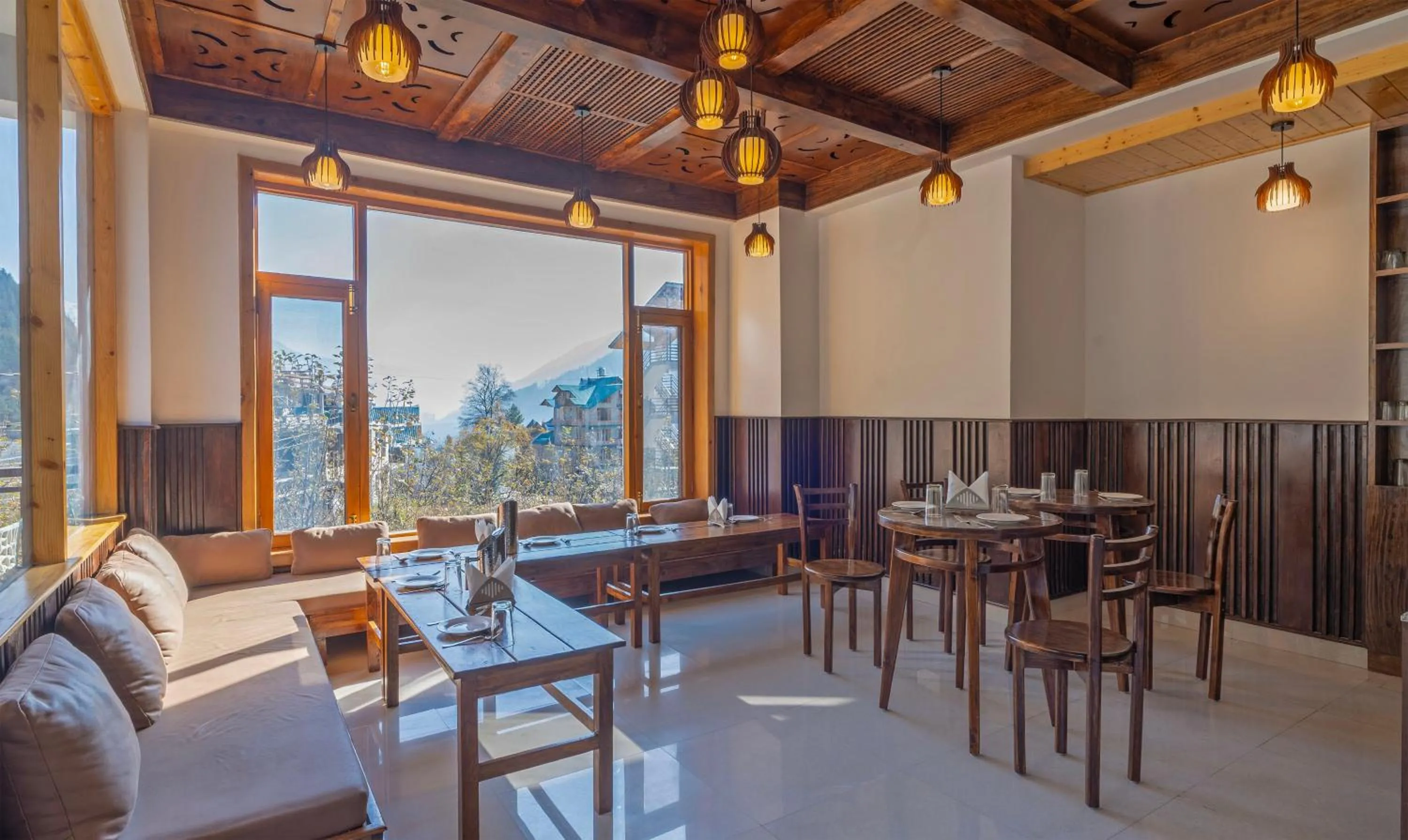 Restaurant/places to eat in Treebo M R Villa