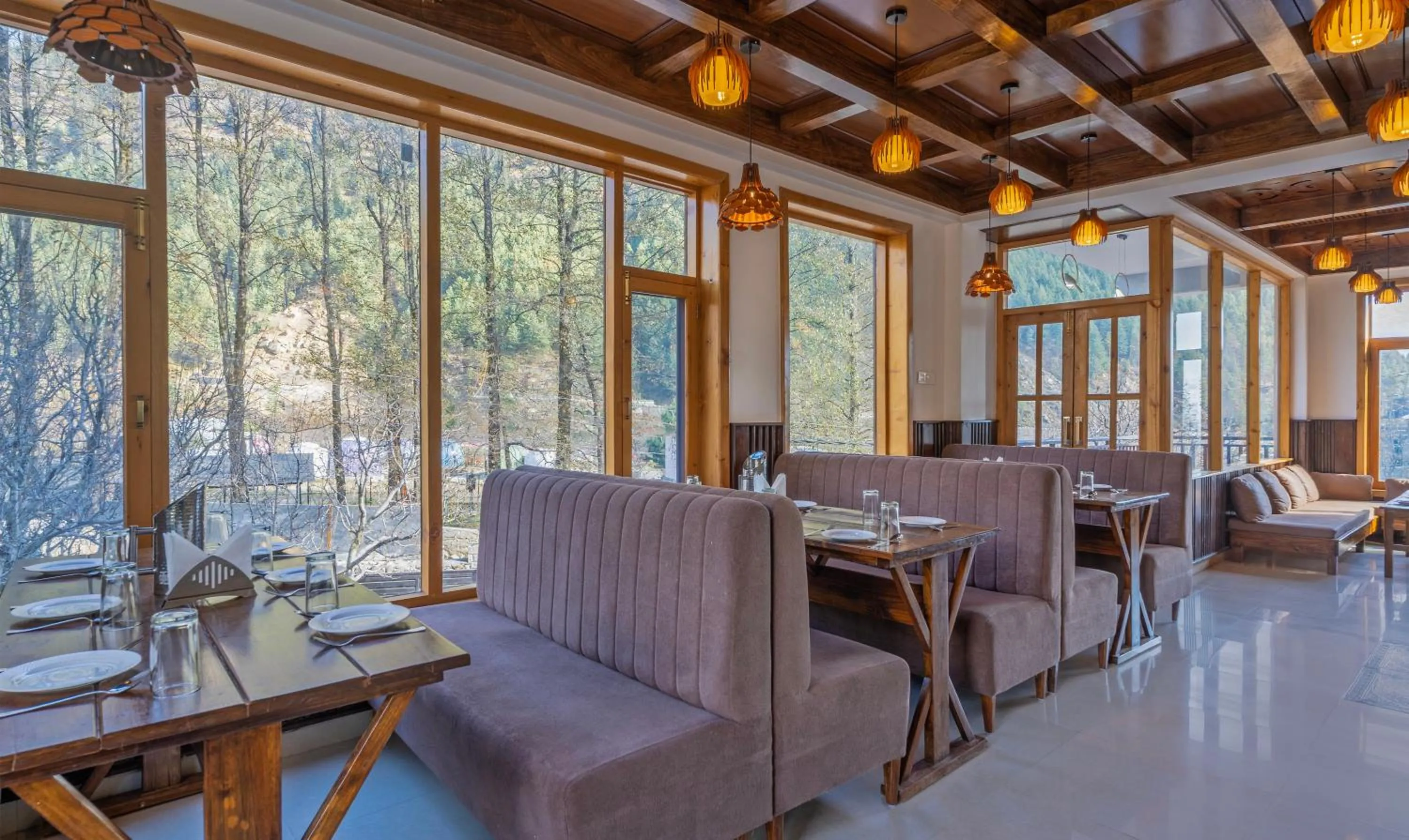 Restaurant/places to eat in Treebo M R Villa