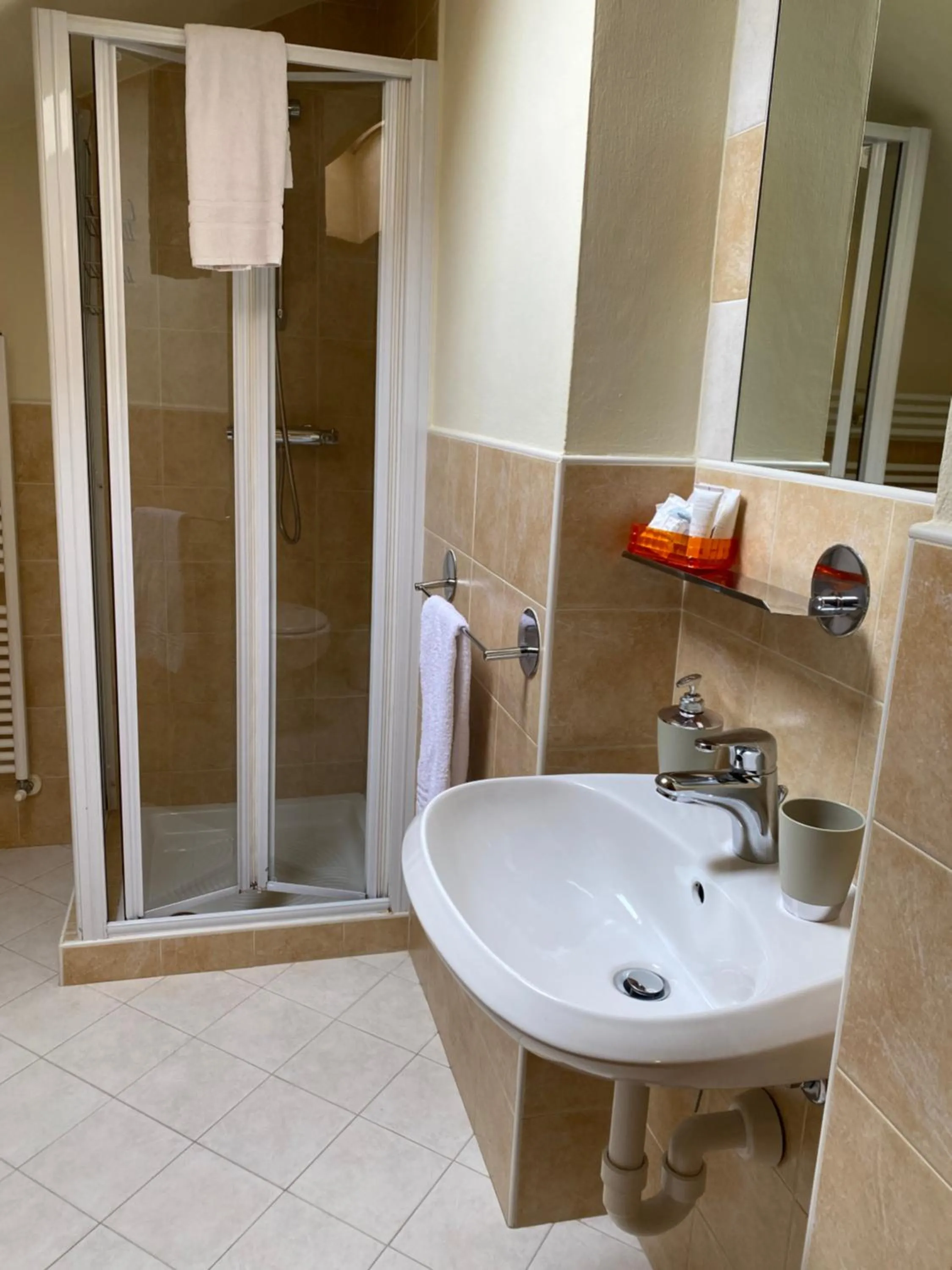 Small Double Room - single occupancy in B&B Torre in Langa