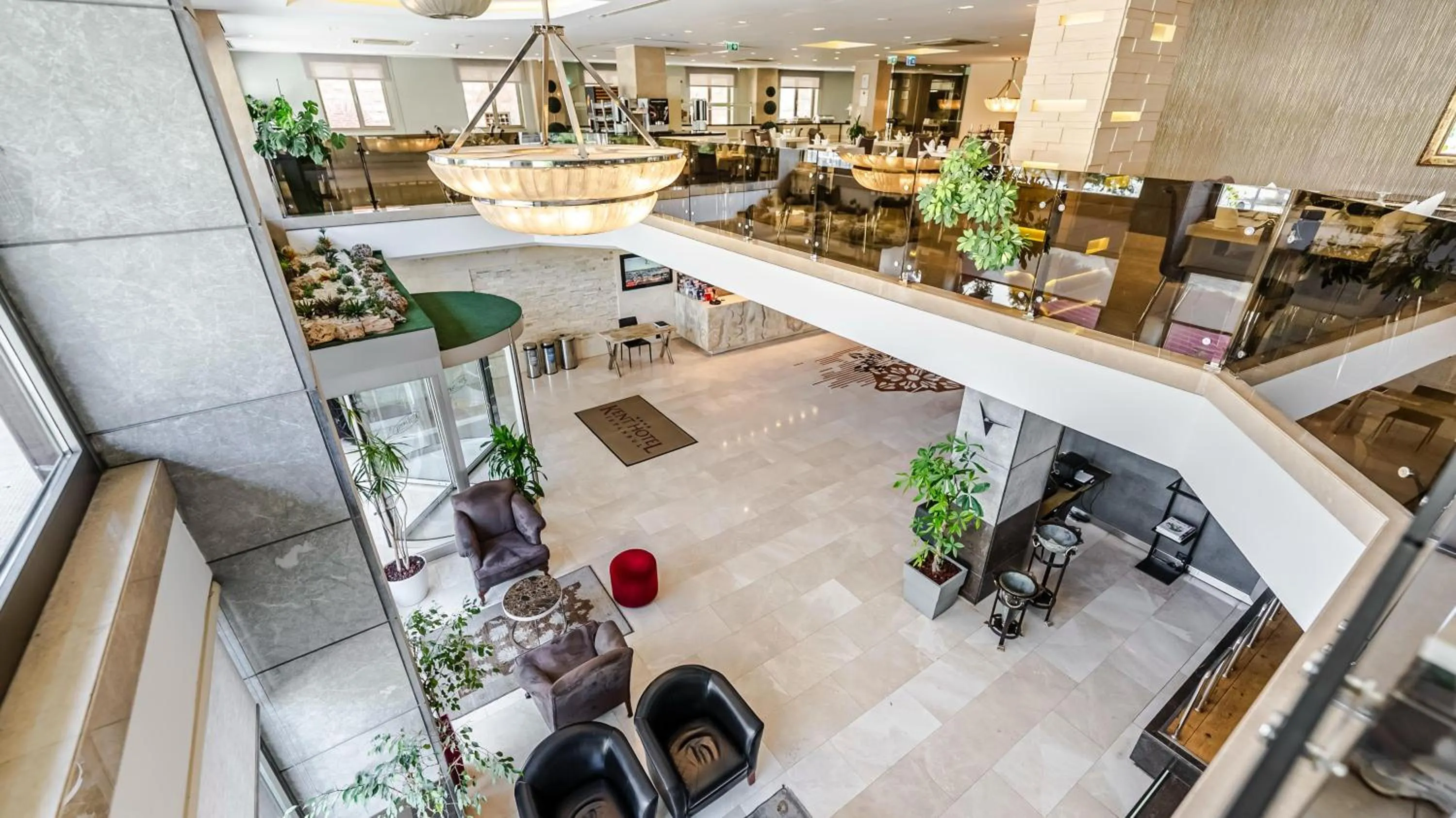 Restaurant/places to eat in Kent Hotel