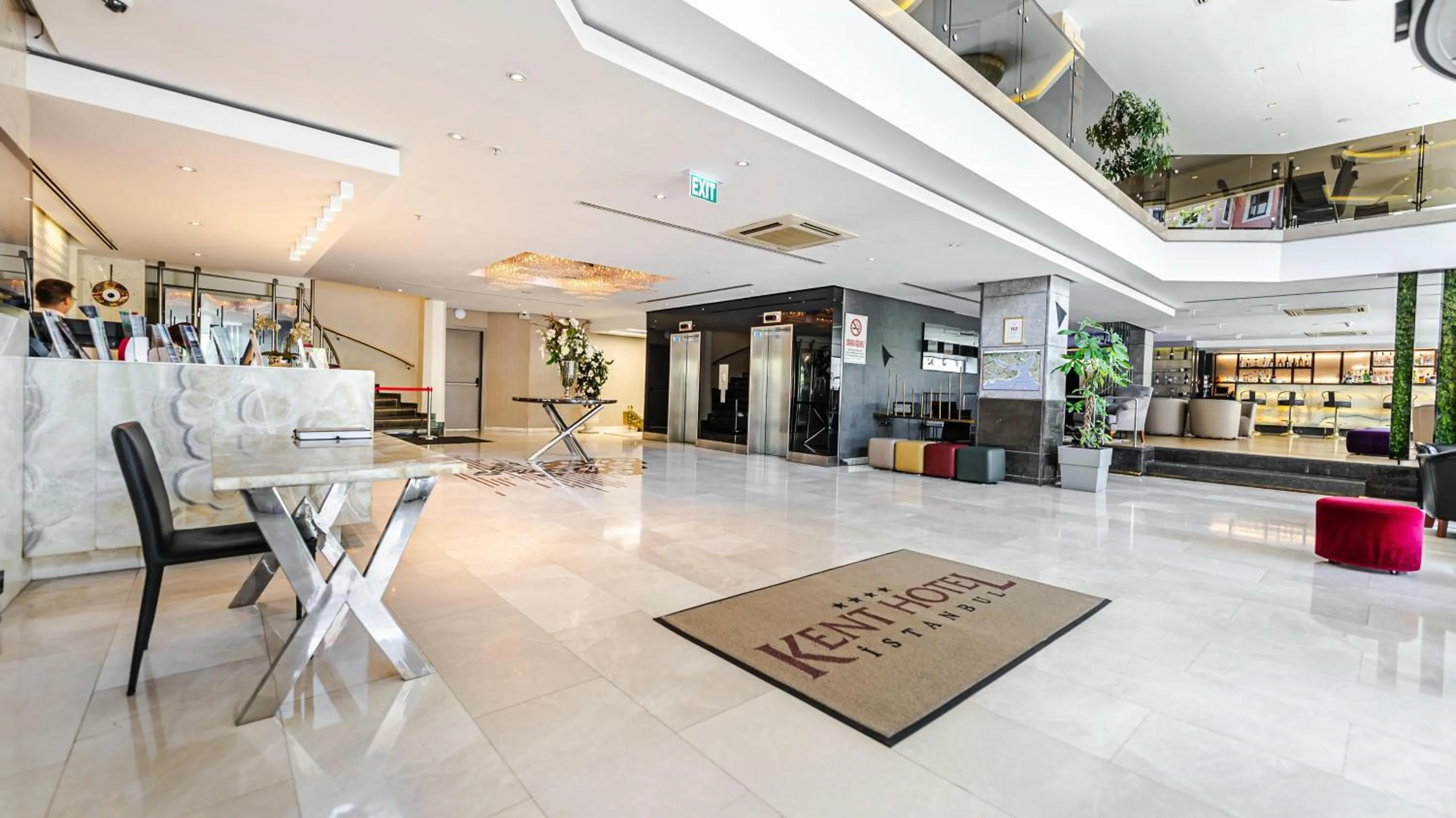 Lobby or reception in Kent Hotel