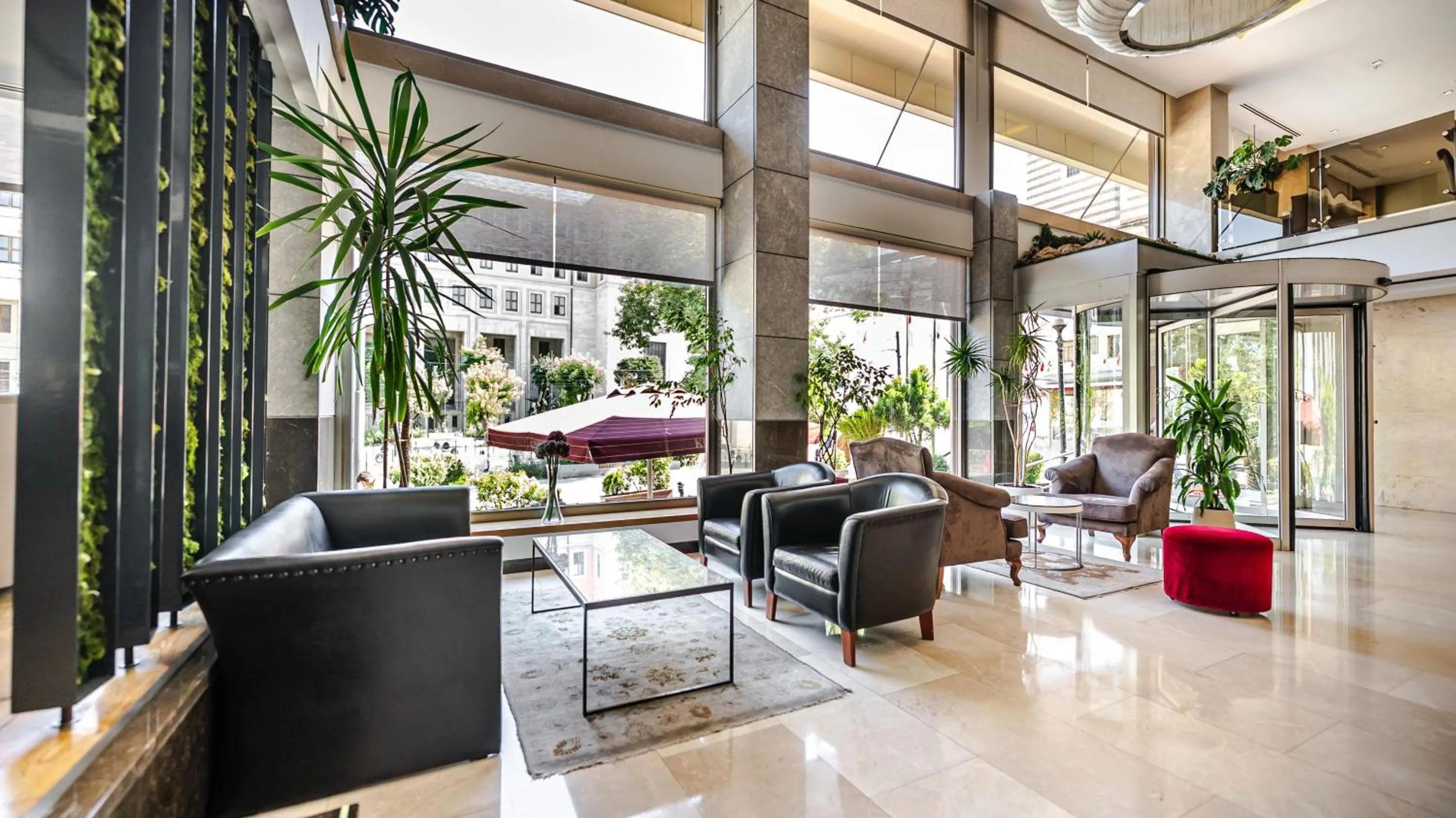 Lobby or reception in Kent Hotel