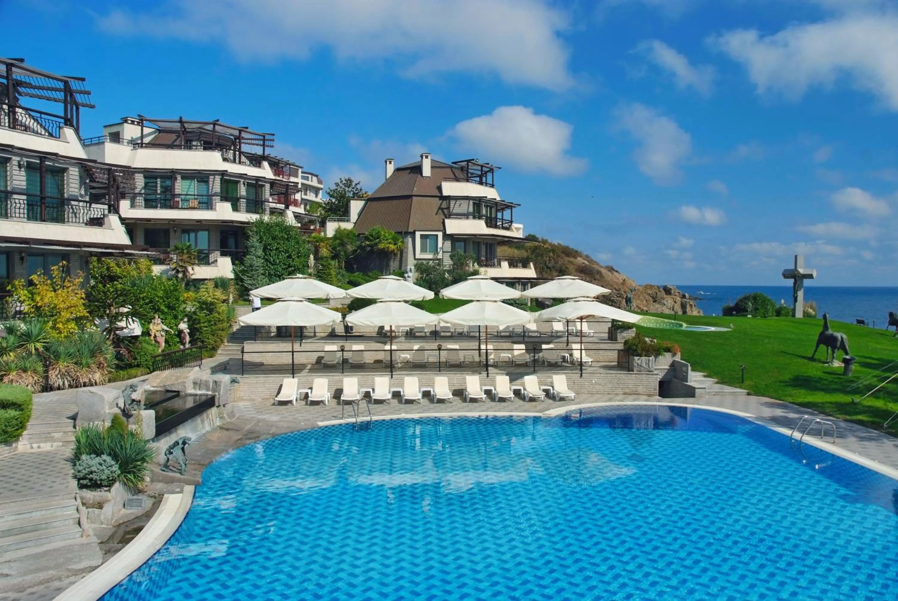 Property building in Art Complex Anel