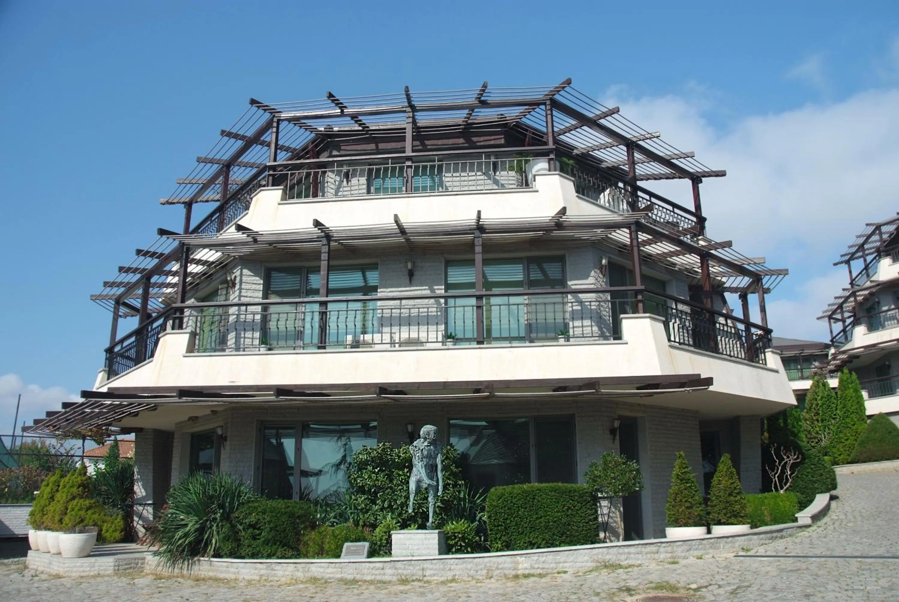 Property building in Art Complex Anel