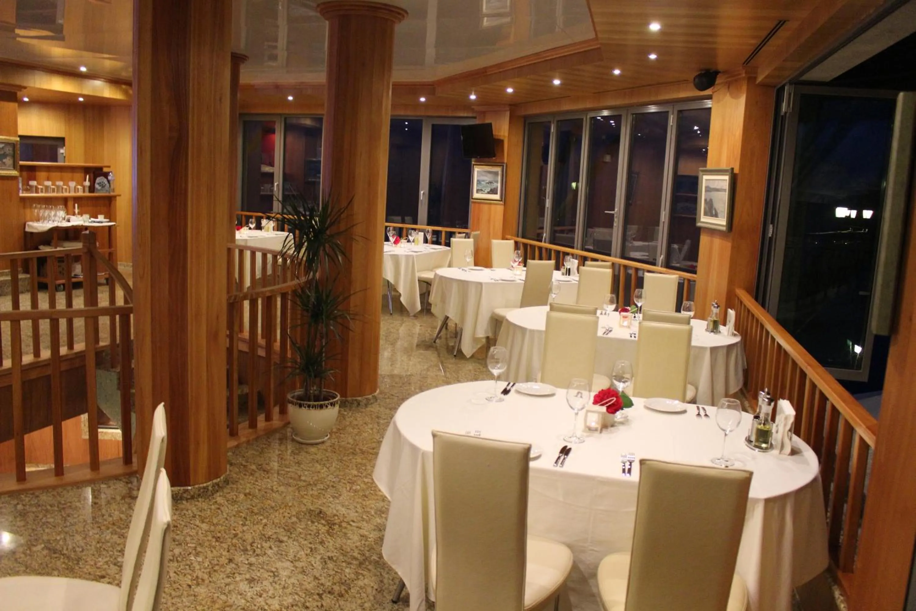 Restaurant/places to eat in Art Complex Anel