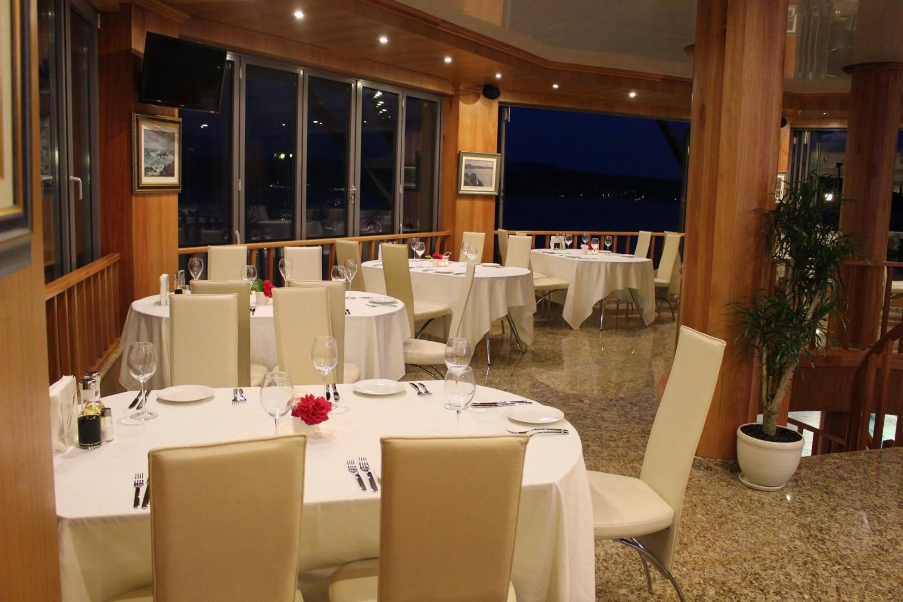 Restaurant/places to eat in Art Complex Anel