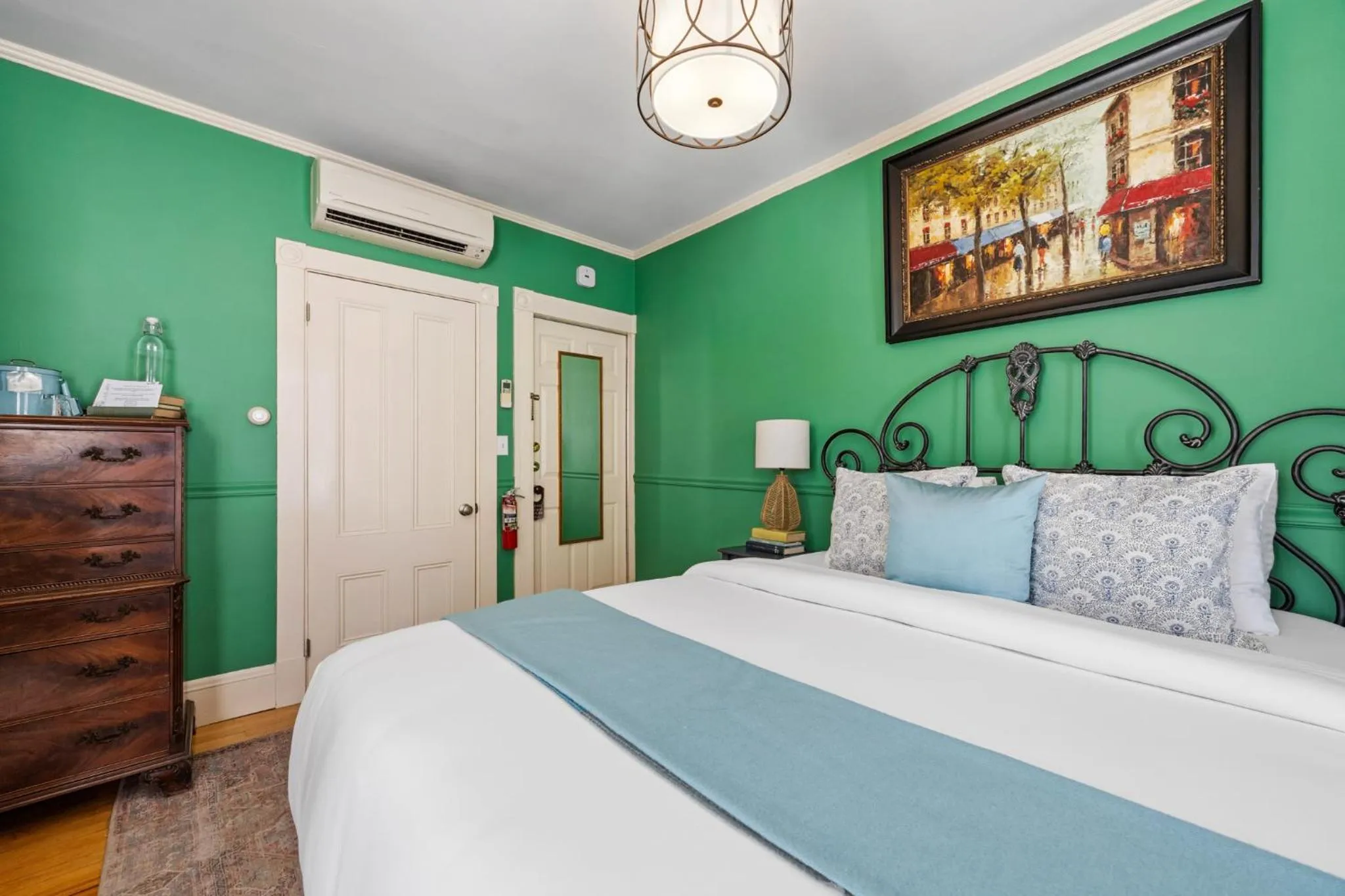 Bed in Hartstone Inn