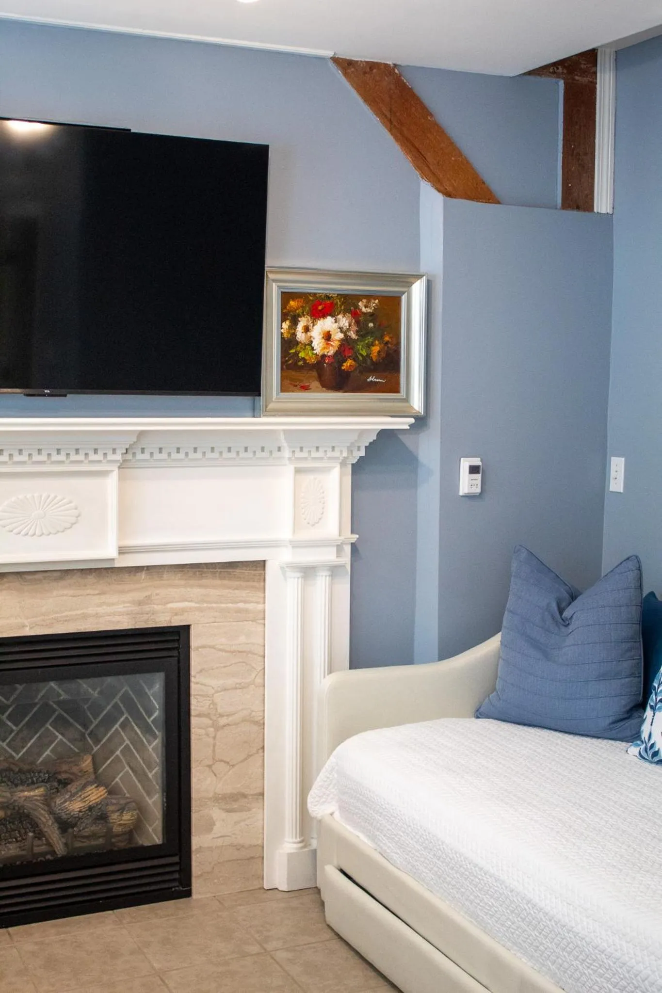 Living room, Bed in Hartstone Inn